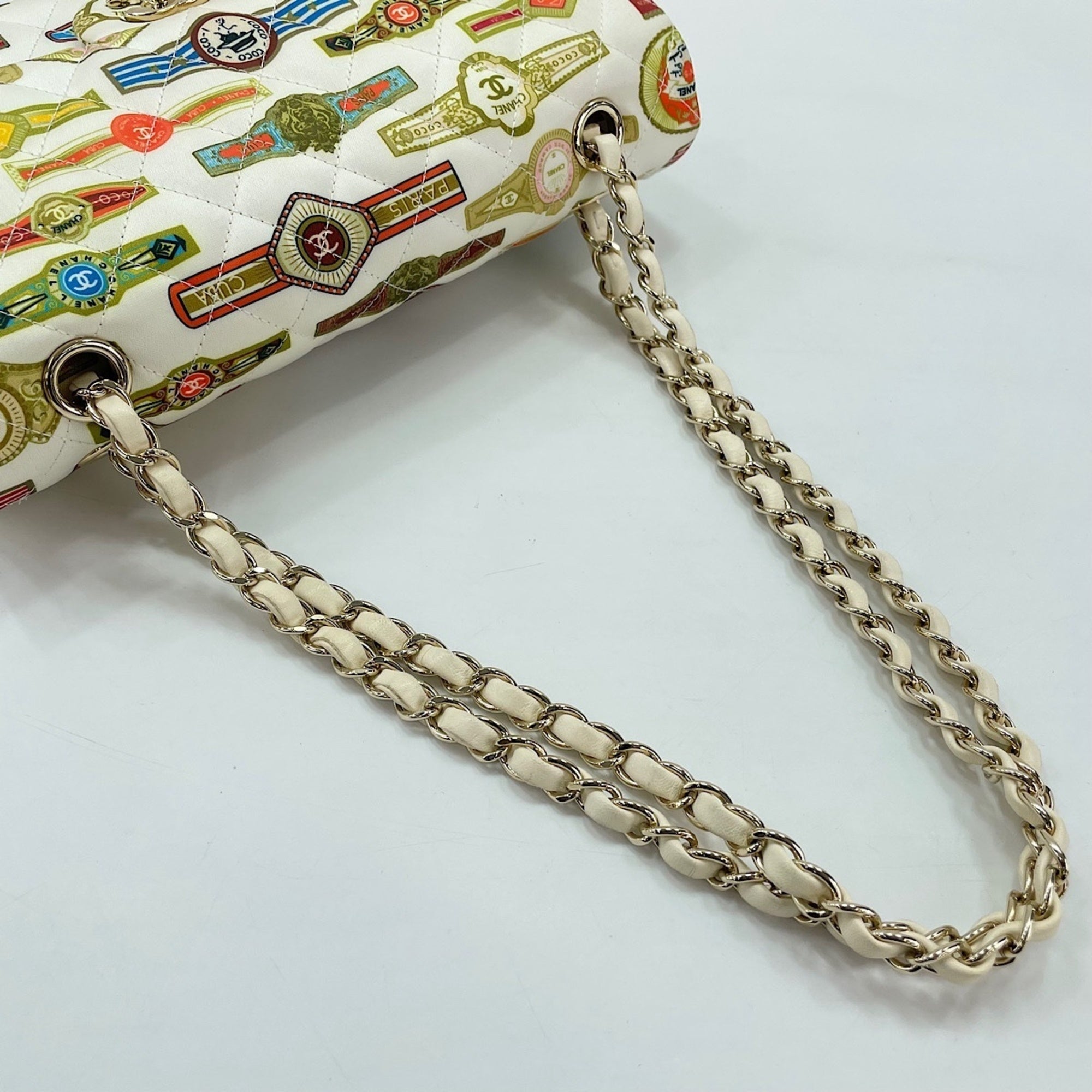 Chanel White Shoulder Bag (Pre-Owned)