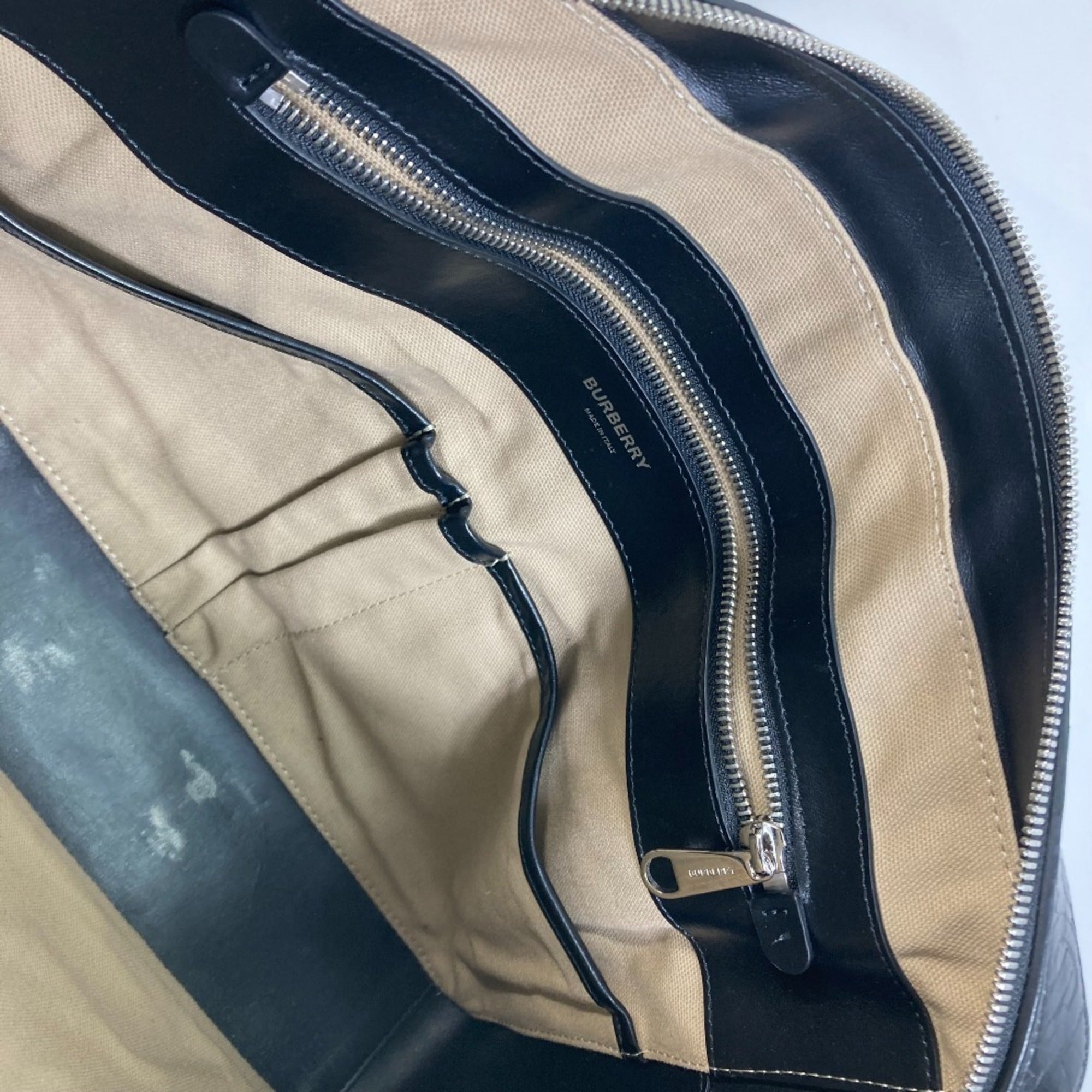 Burberry Black Leather Handbag Shoulder Bag (Pre-Owned)