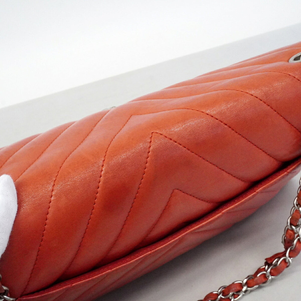 Chanel Red Color Leather Shoulder Bag (Pre-Owned)