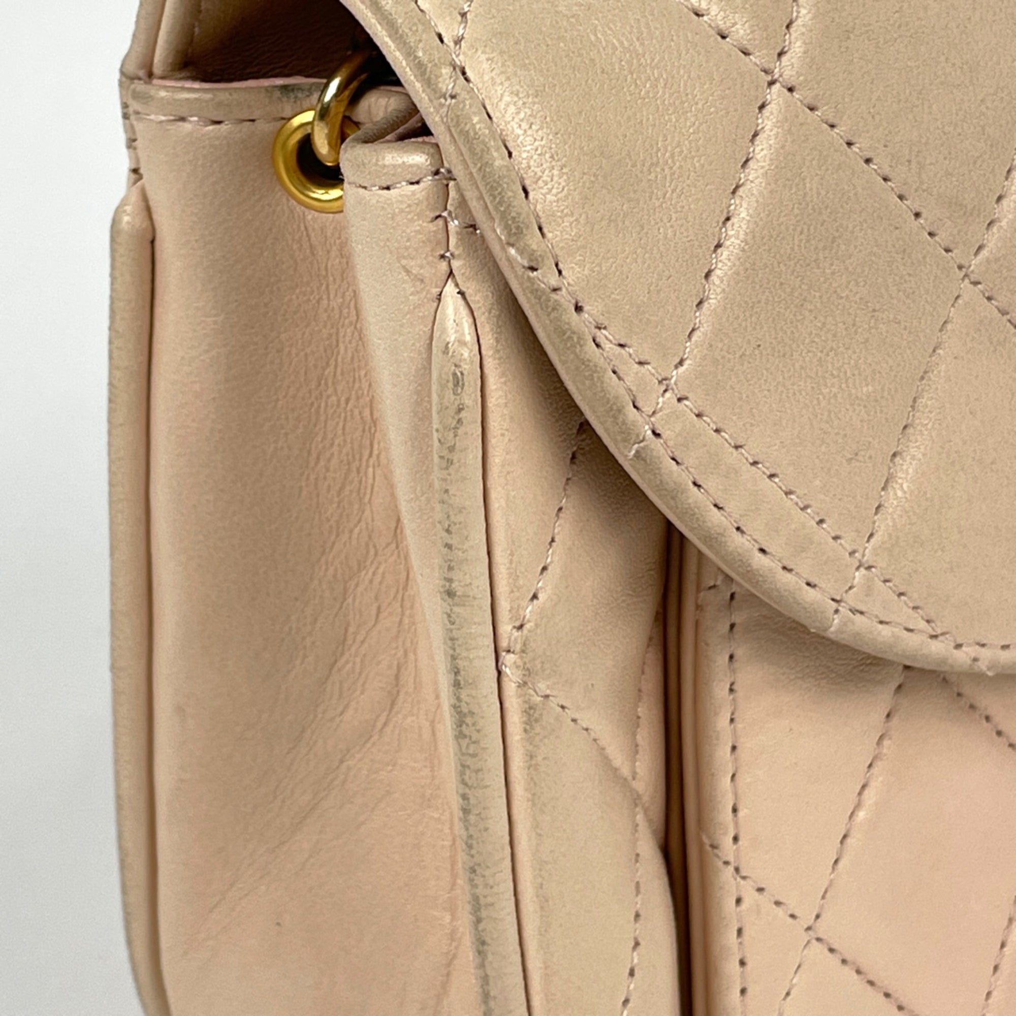 Chanel Matelasse Beige Leather Shoulder Bag (Pre-Owned)