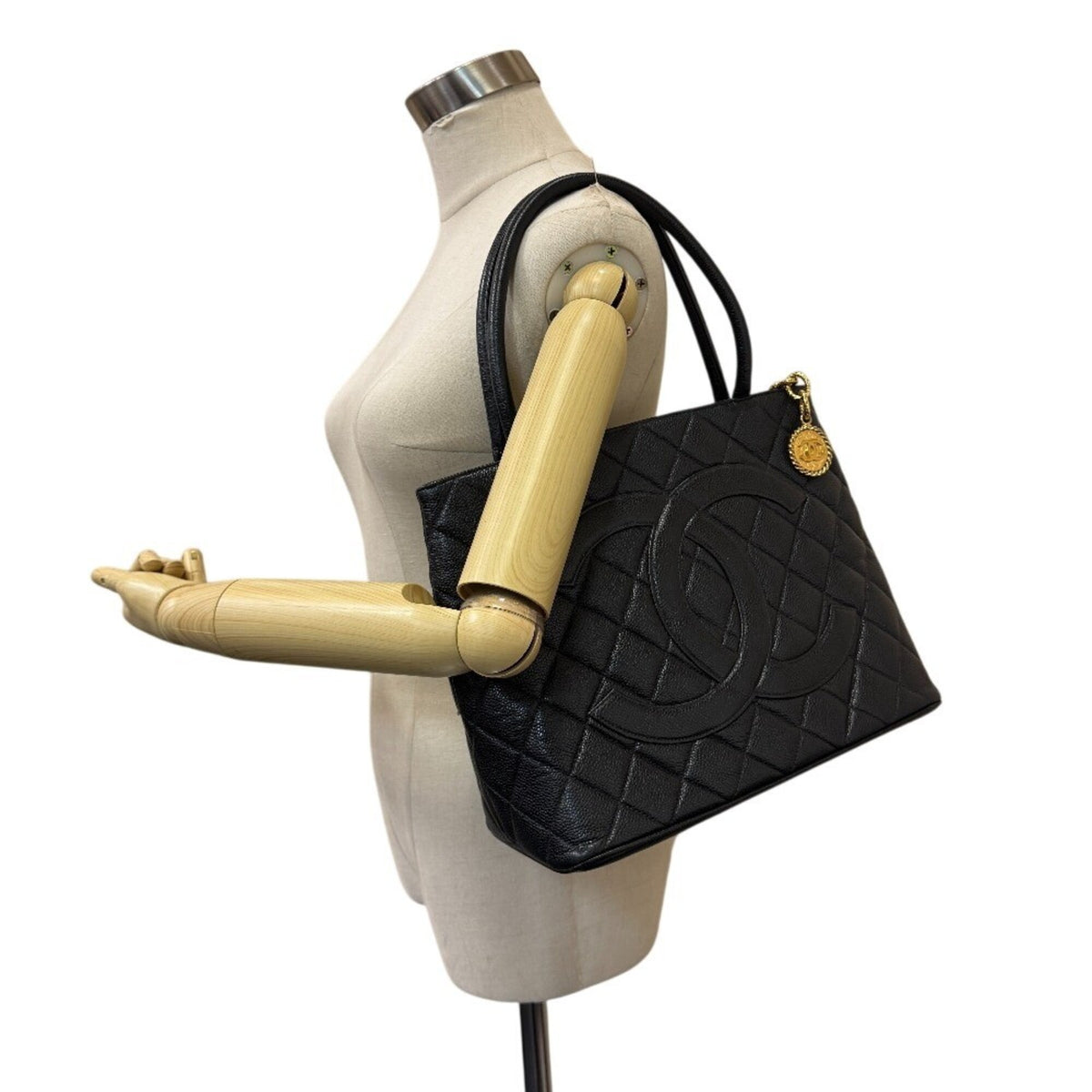 Chanel Black Grained Calfskin Handbag (Pre-Owned)