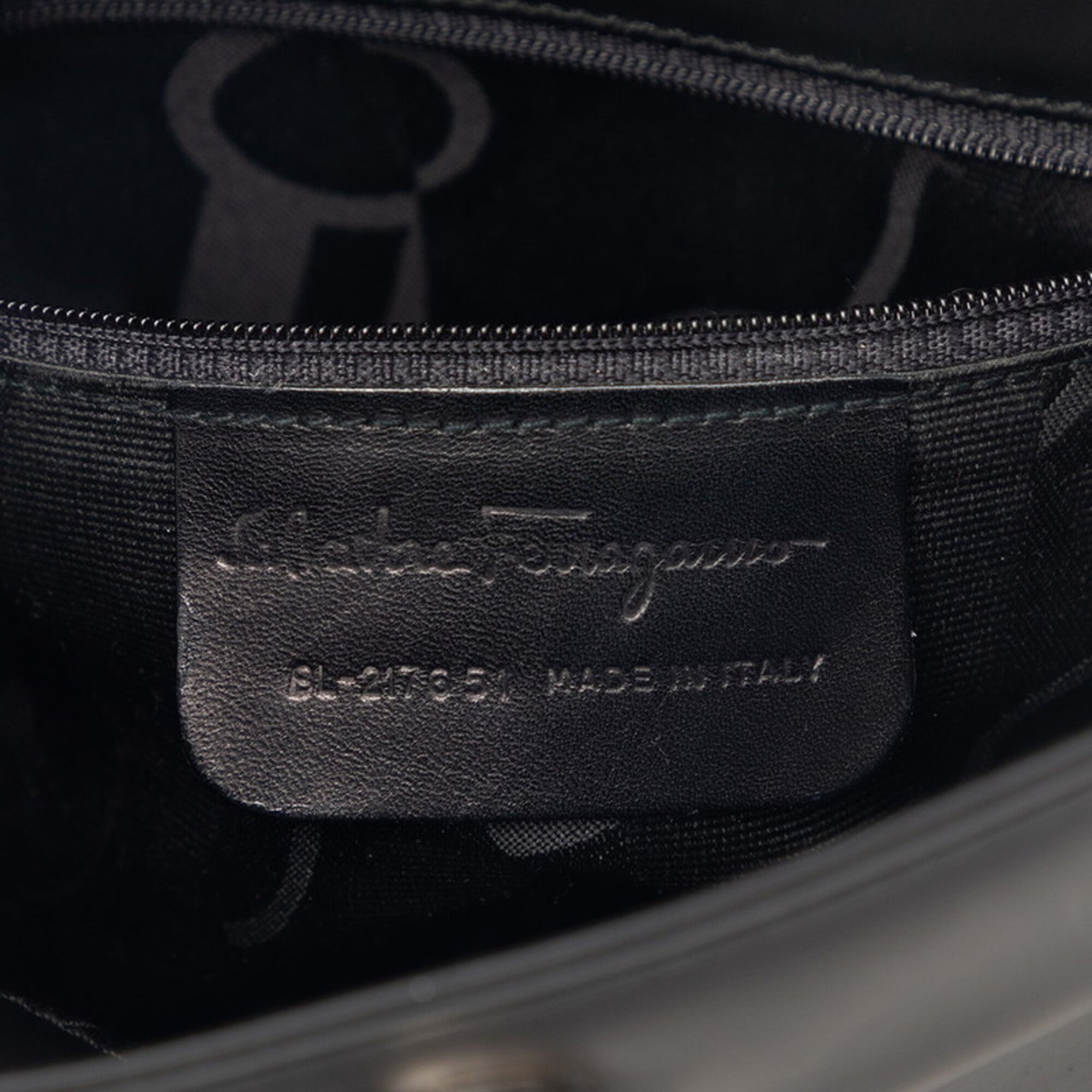 Salvatore Ferragamo Black Patent Leather Pouch Shoulder Bag (Pre-Owned)