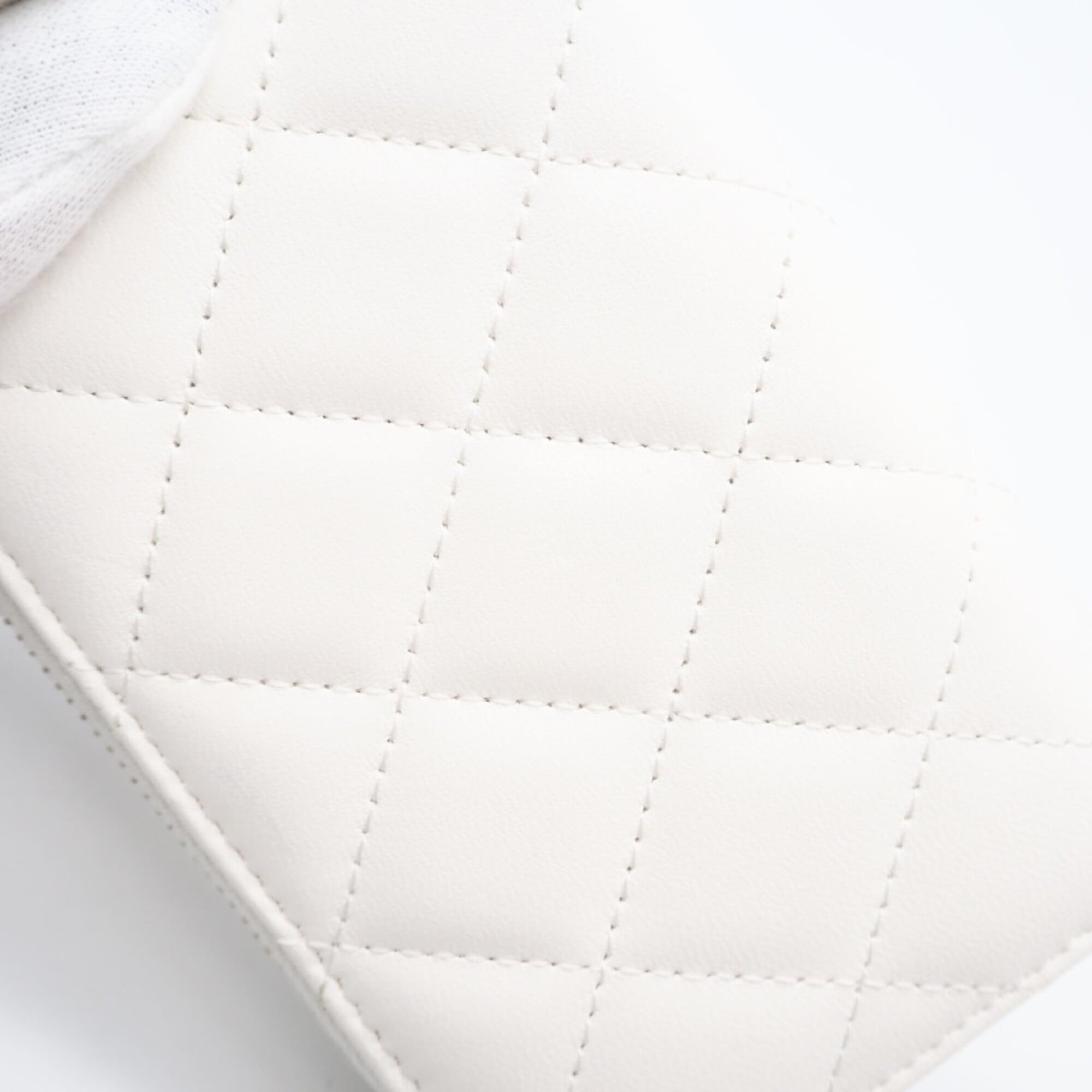 Chanel Matelasse White Leather Coin Purse/Coin Case (Pre-Owned)