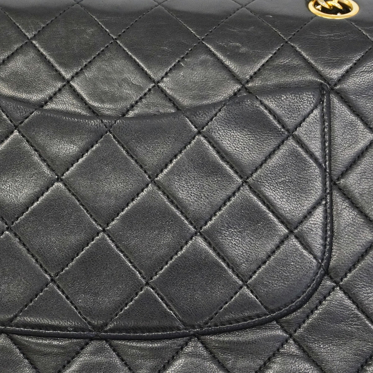 Chanel Black Leather Shoulder Bag (Pre-Owned)