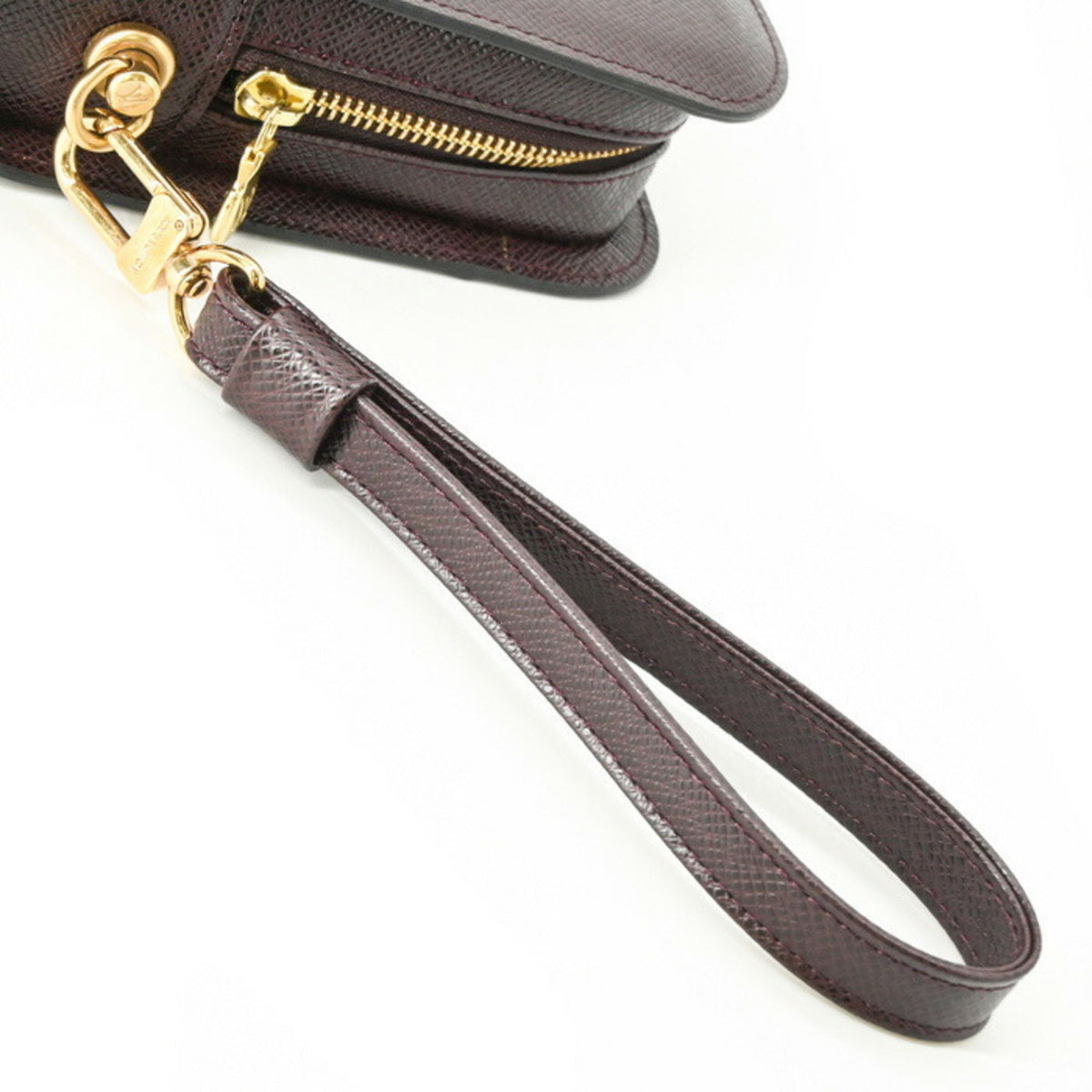 Louis Vuitton Taiga Bordeaux Taiga Leather Clutch Bag (Pre-Owned)