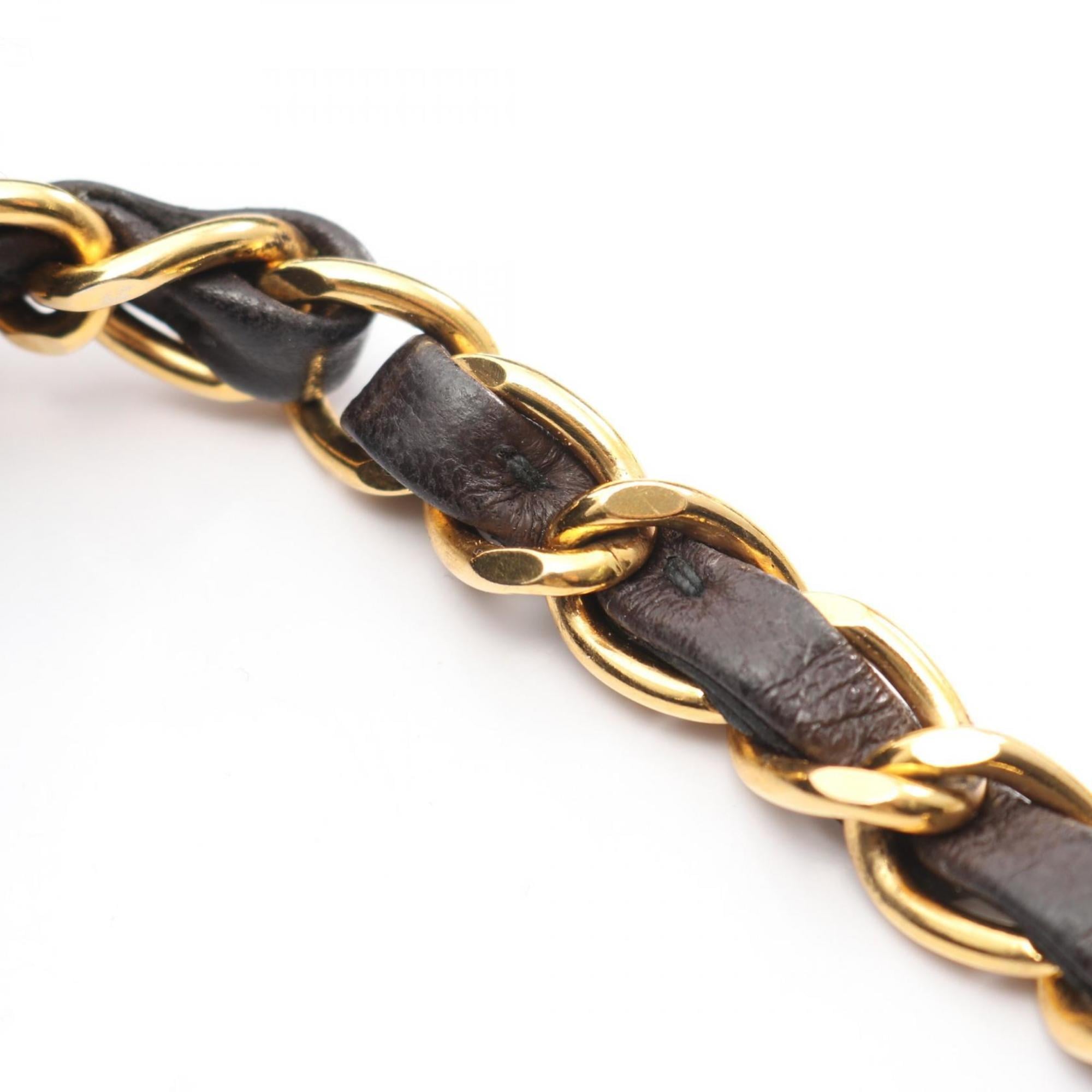 Chanel Black Leather Shoulder Bag (Pre-Owned)