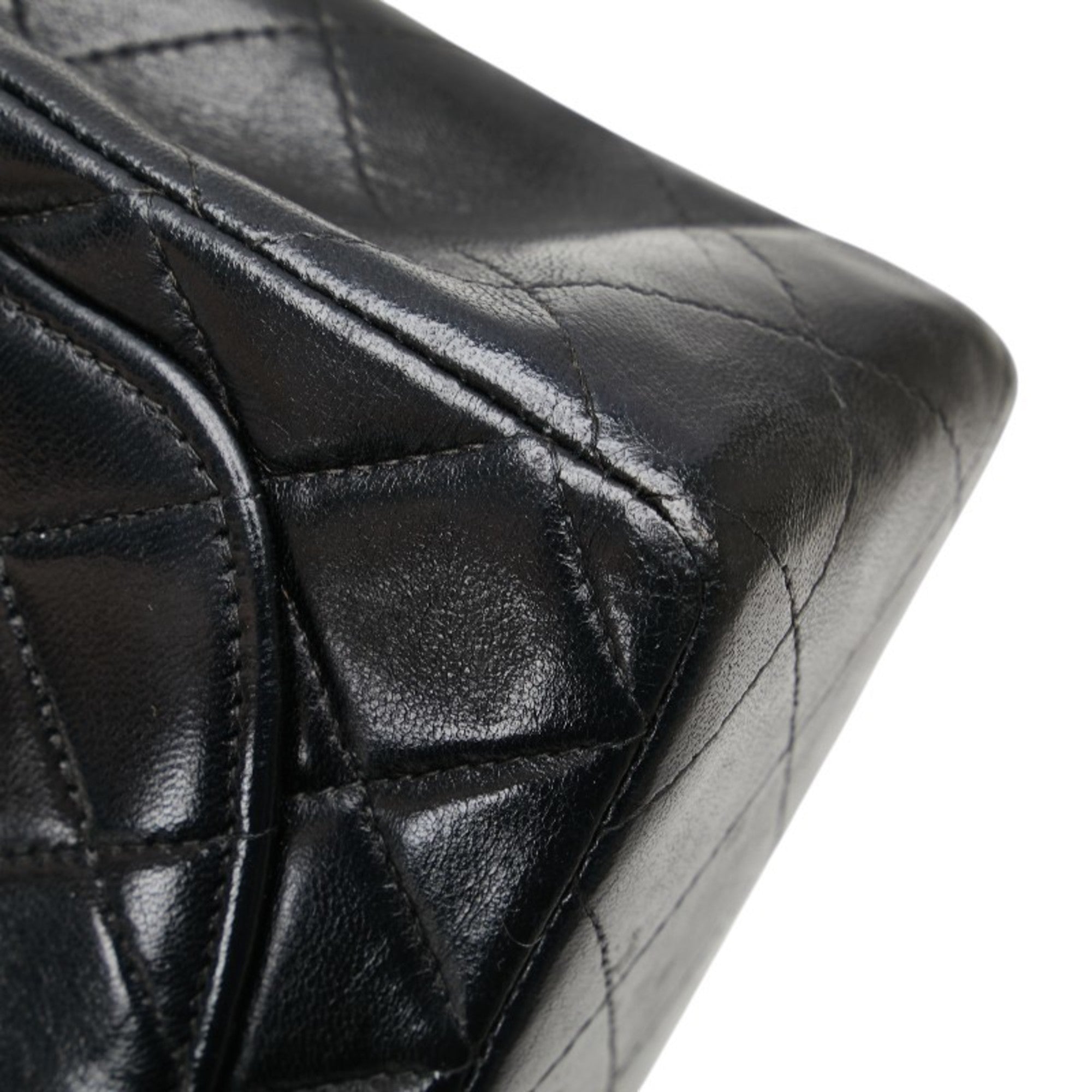 Chanel Matelasse Black Leather Shoulder Bag (Pre-Owned)