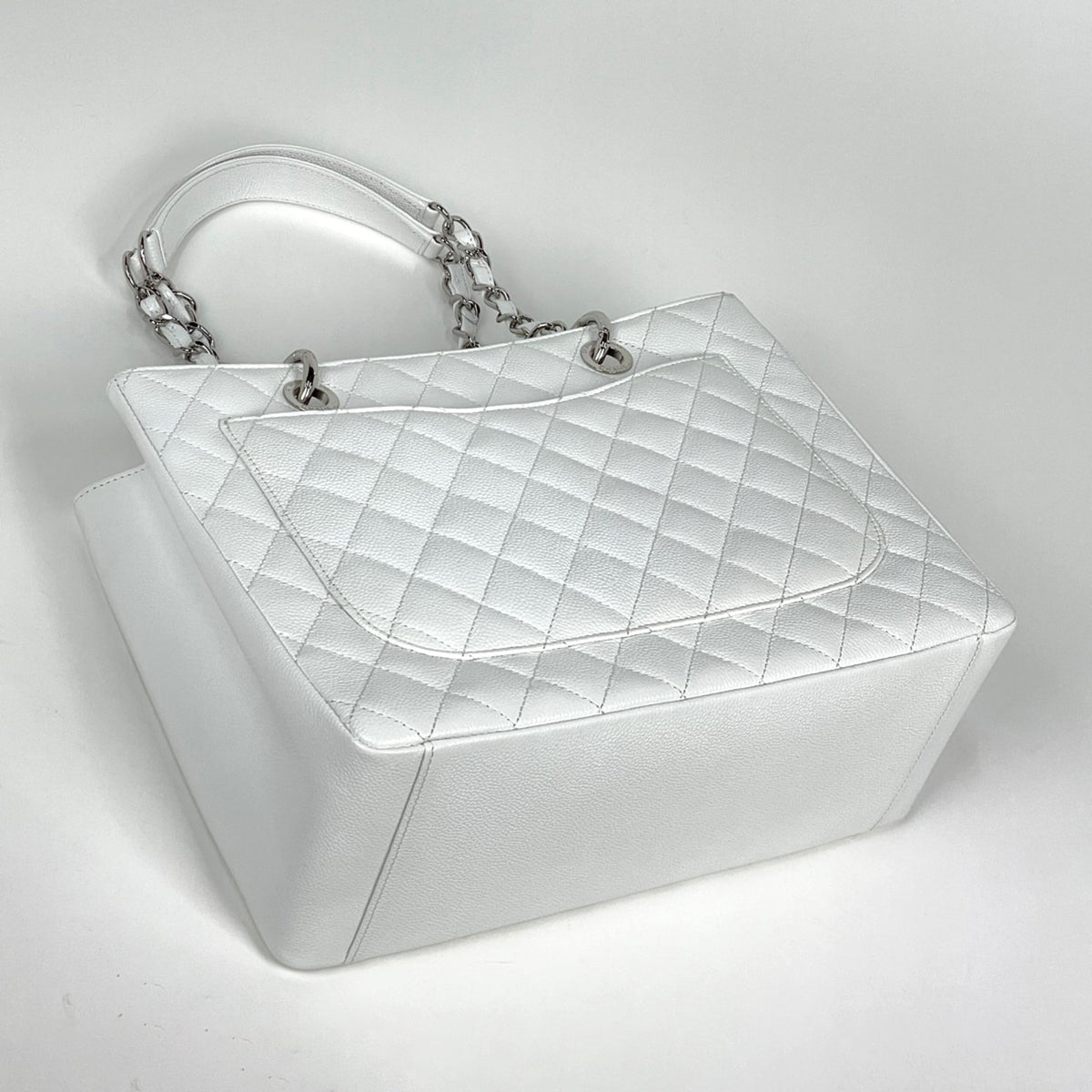 Chanel White Grained Calfskin Tote Bag (Pre-Owned)
