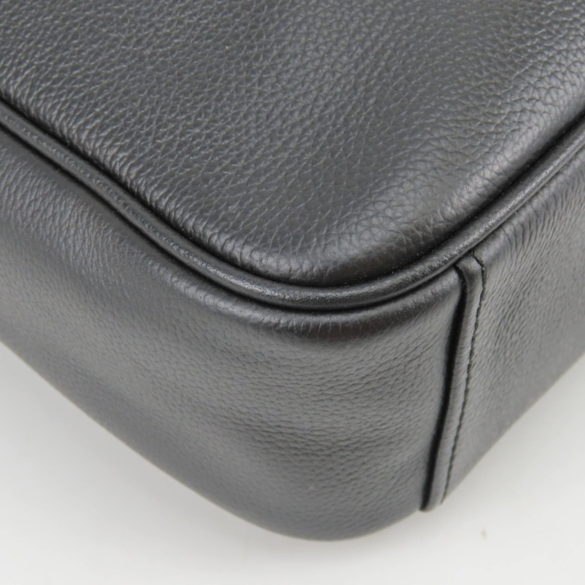 Coach Black Leather Shoulder Bag (Pre-Owned)