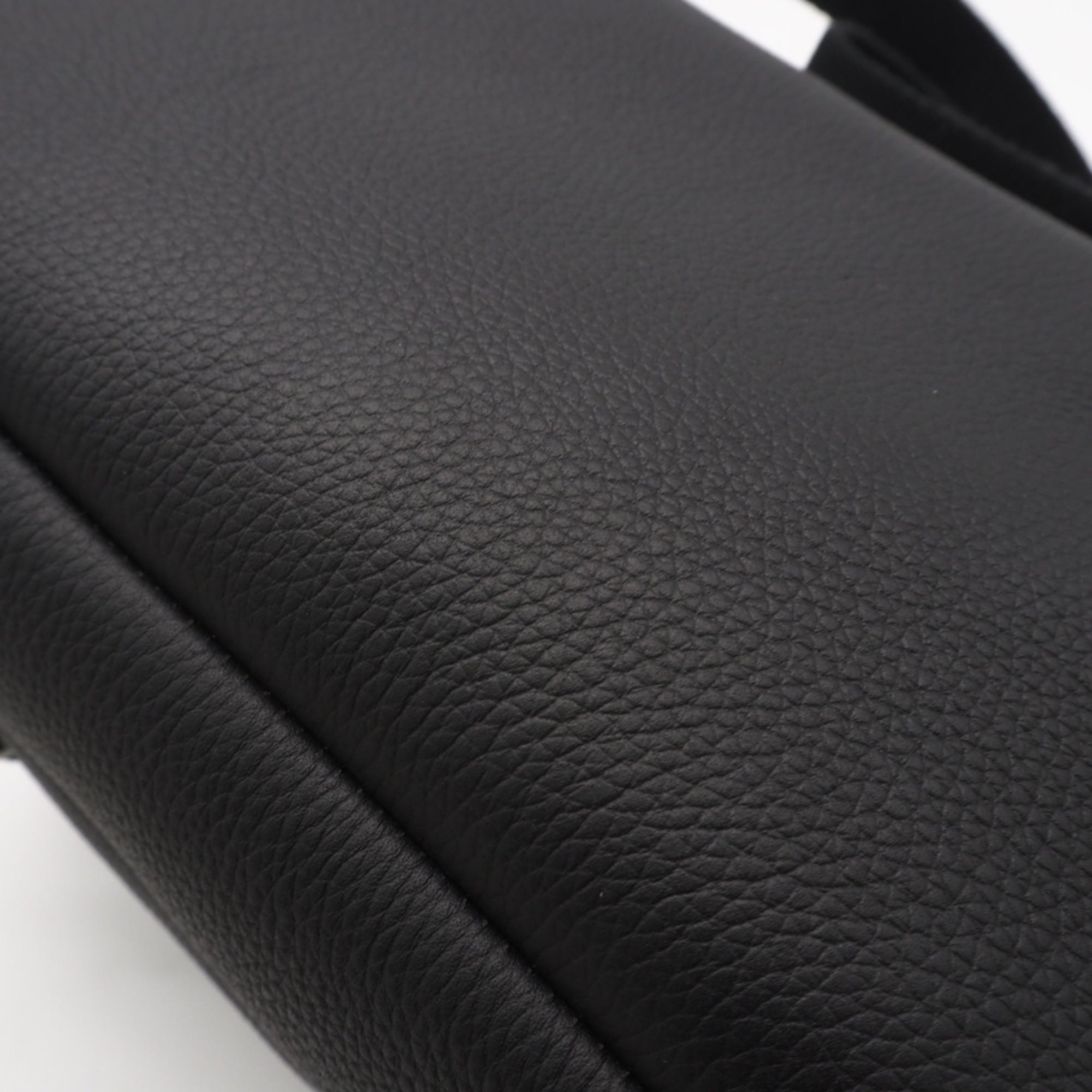Loewe Black Leather Messenger Bag Shoulder Bag (Pre-Owned)