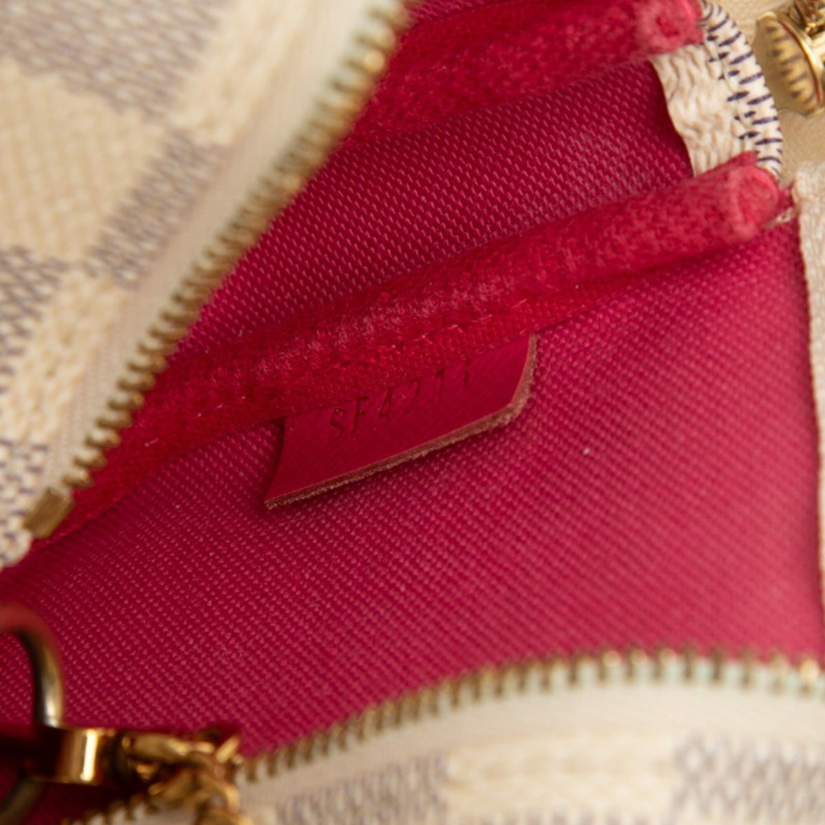 Louis Vuitton Multi-Color White Leather Pvc Handbag Pochette Pouch (Pre-Owned)