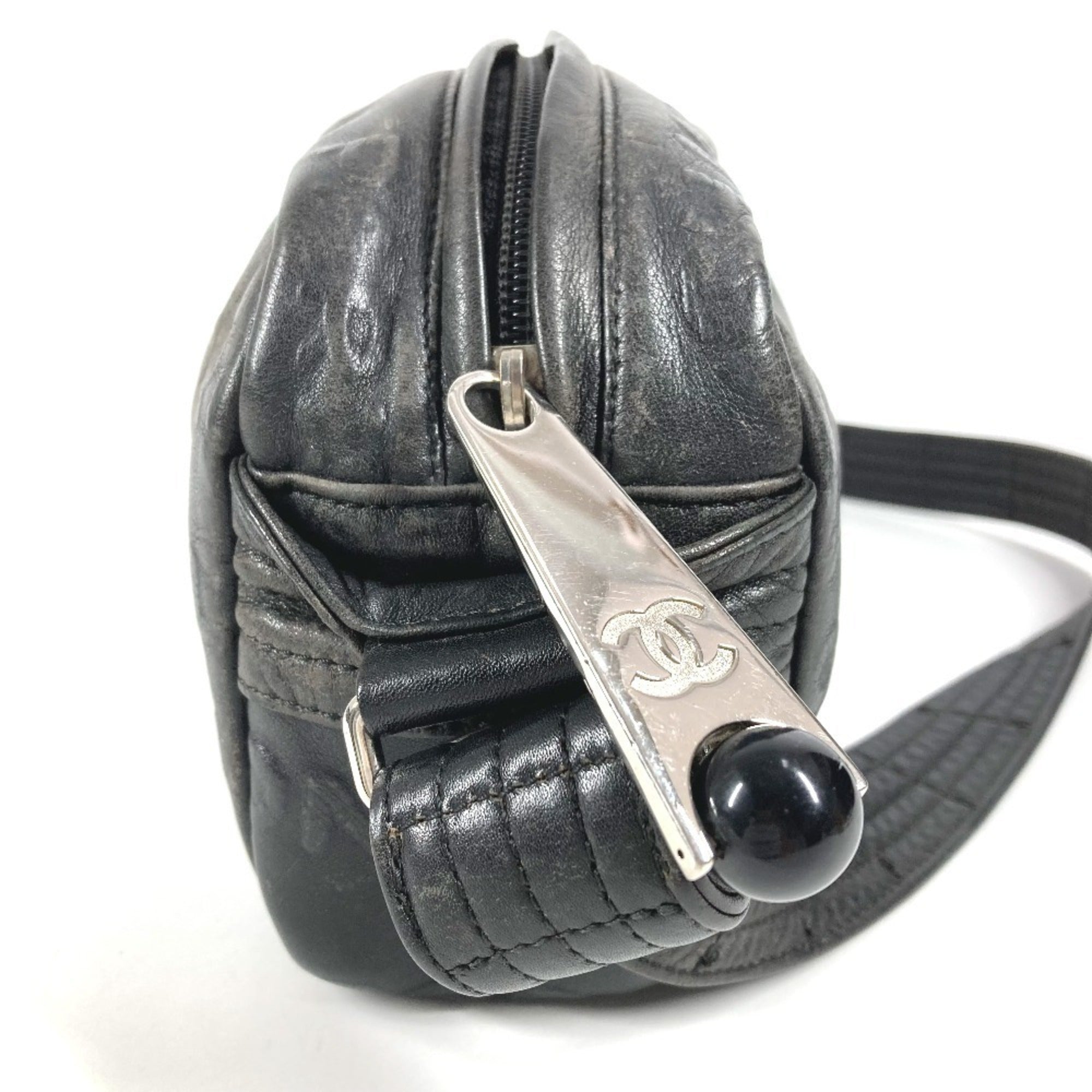 Chanel Black Leather Pochette Shoulder Bag (Pre-Owned)