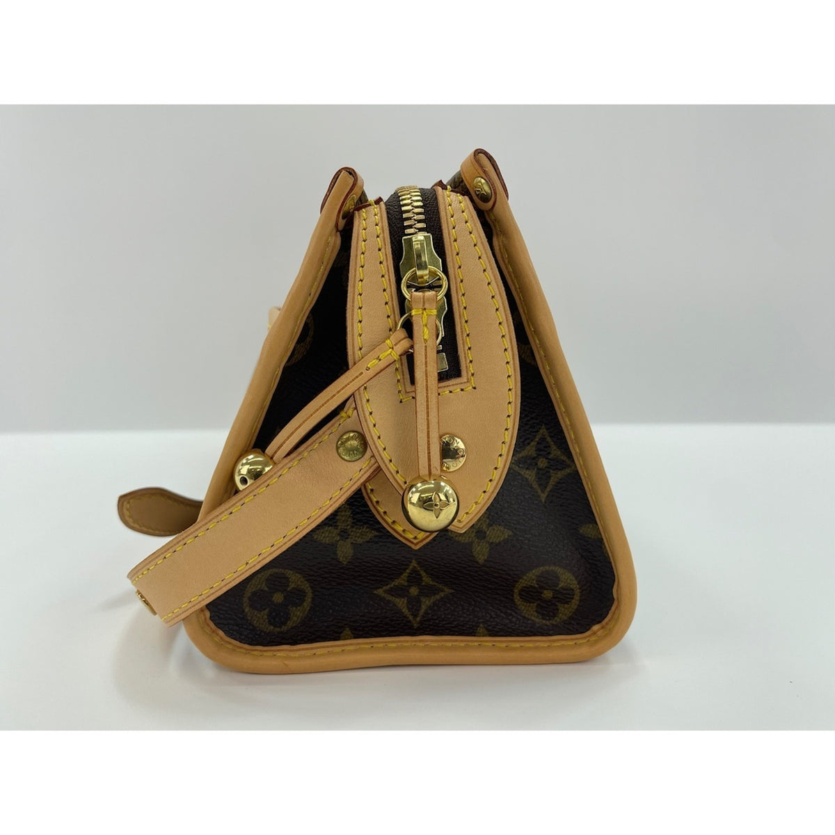 Louis Vuitton Brown Shoulder Bag (Pre-Owned)