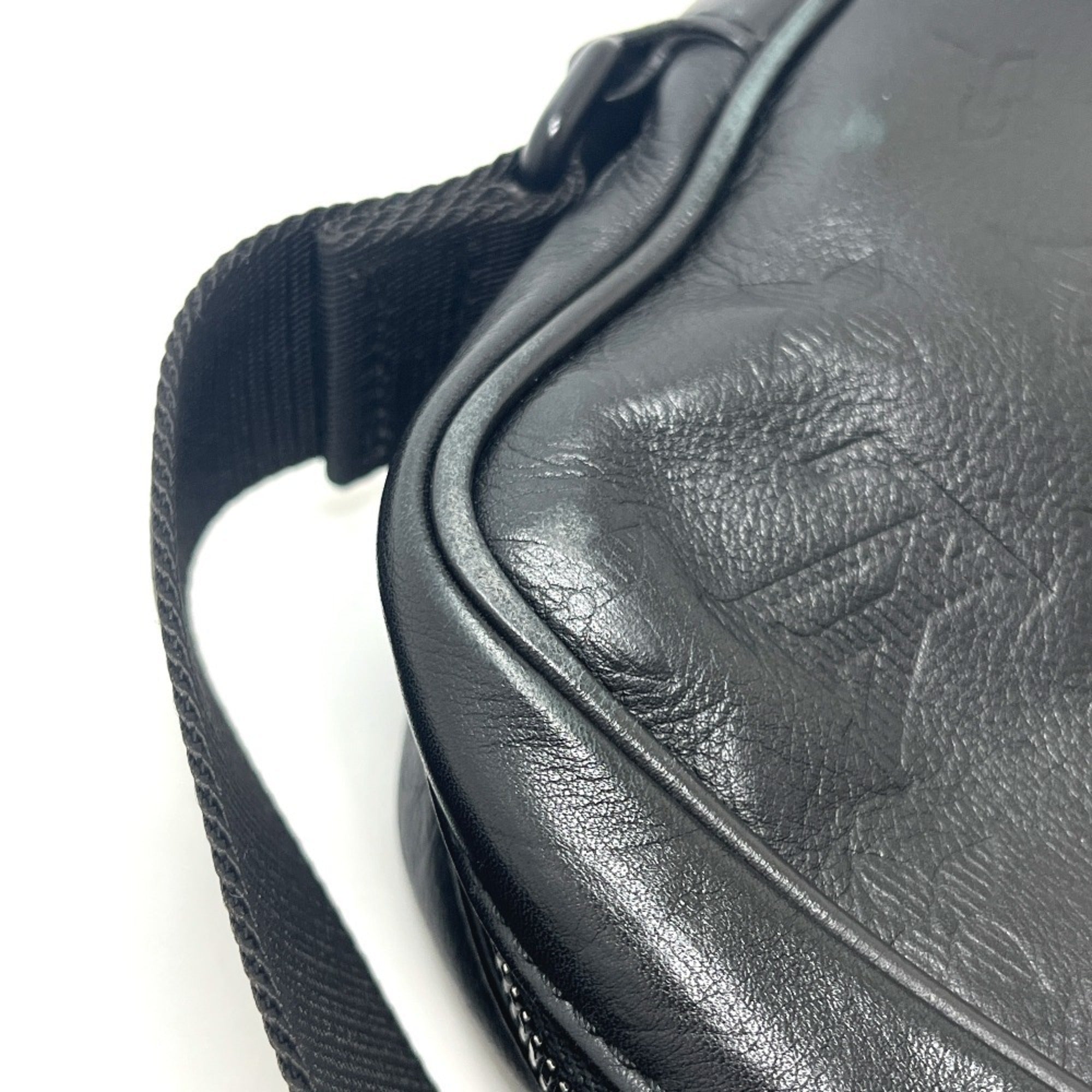 Louis Vuitton Black Leather Handbag Pochette Shoulder Bag (Pre-Owned)