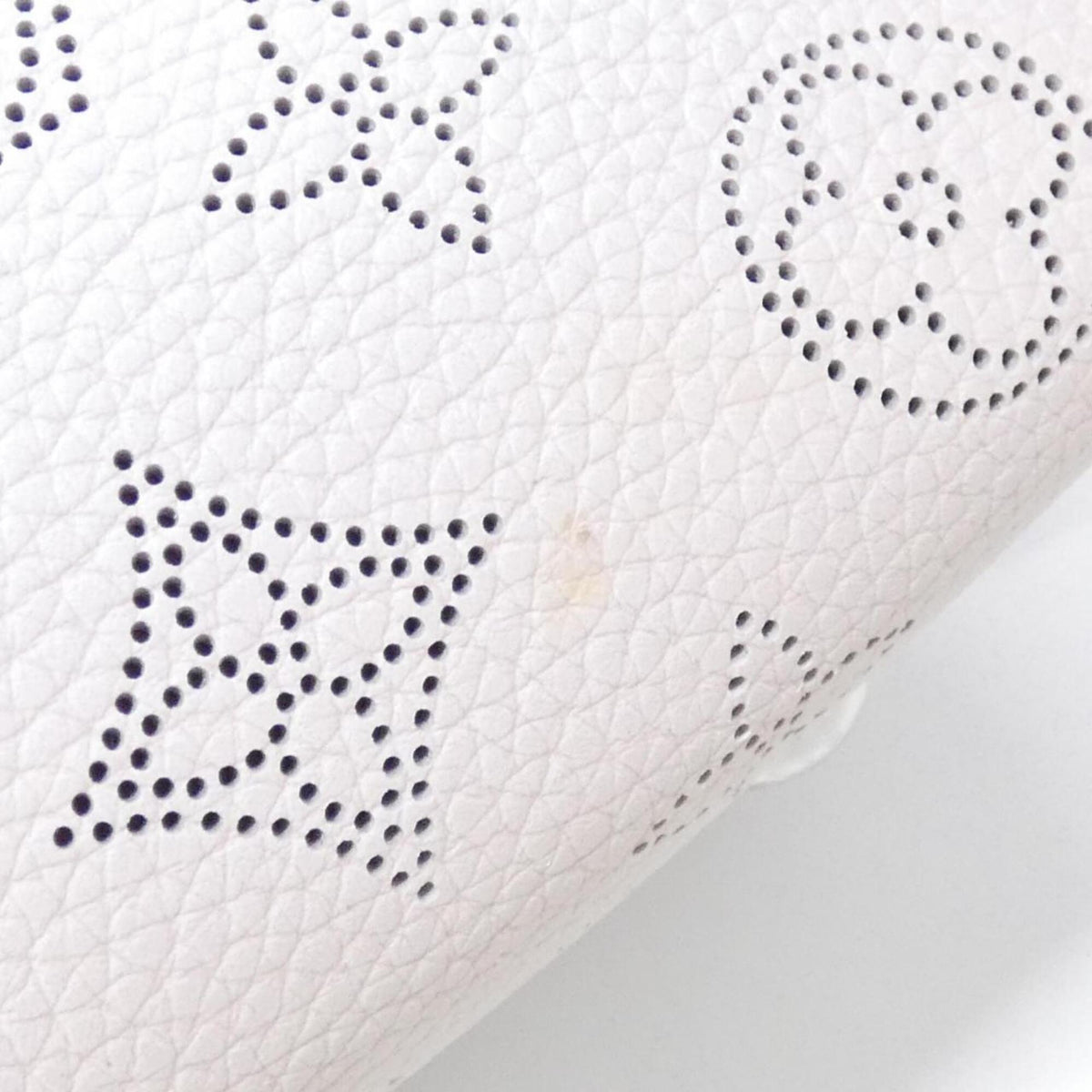 Louis Vuitton Mahina Lilac Leather Shoulder Bag (Pre-Owned)