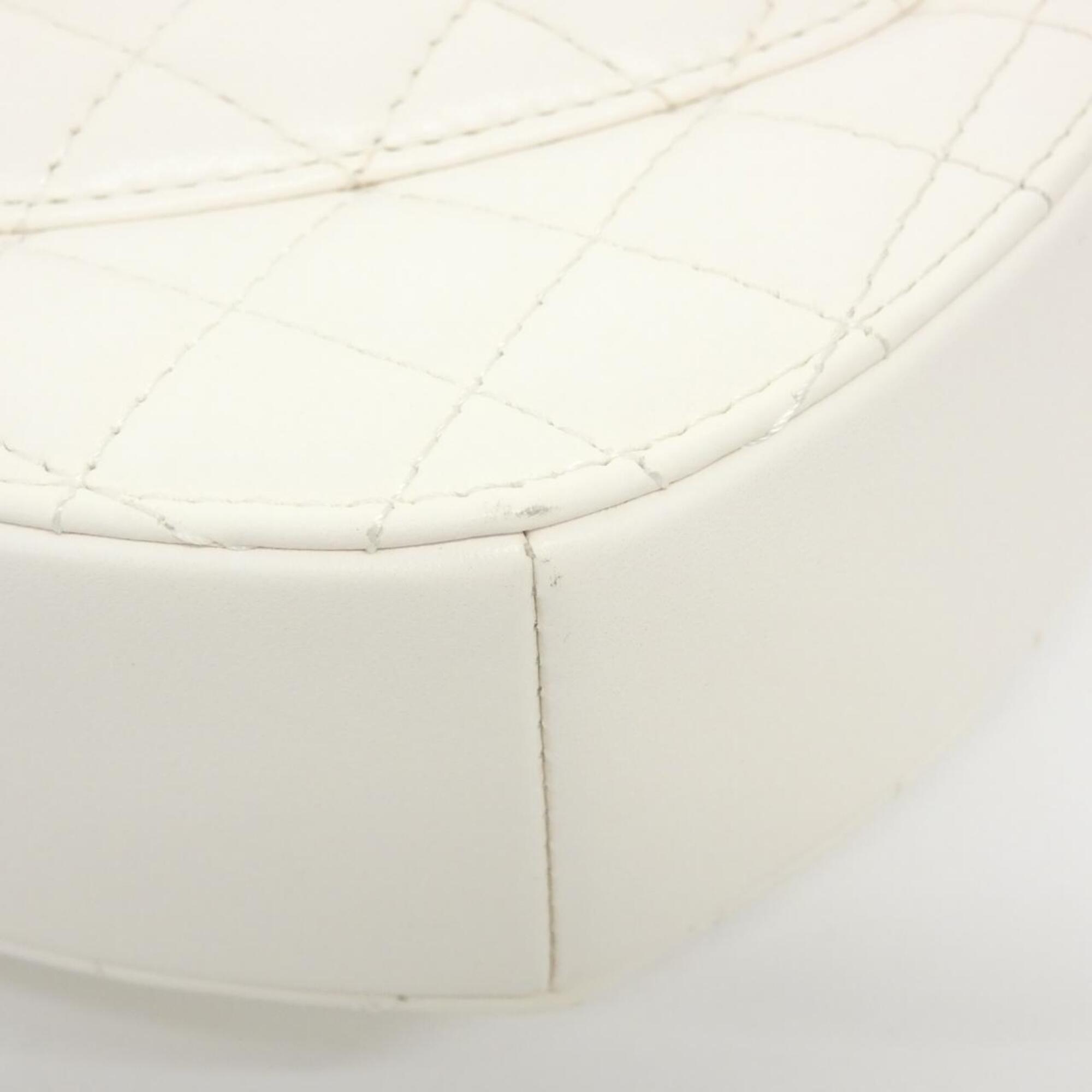 Chanel White Leather Shoulder Bag (Pre-Owned)