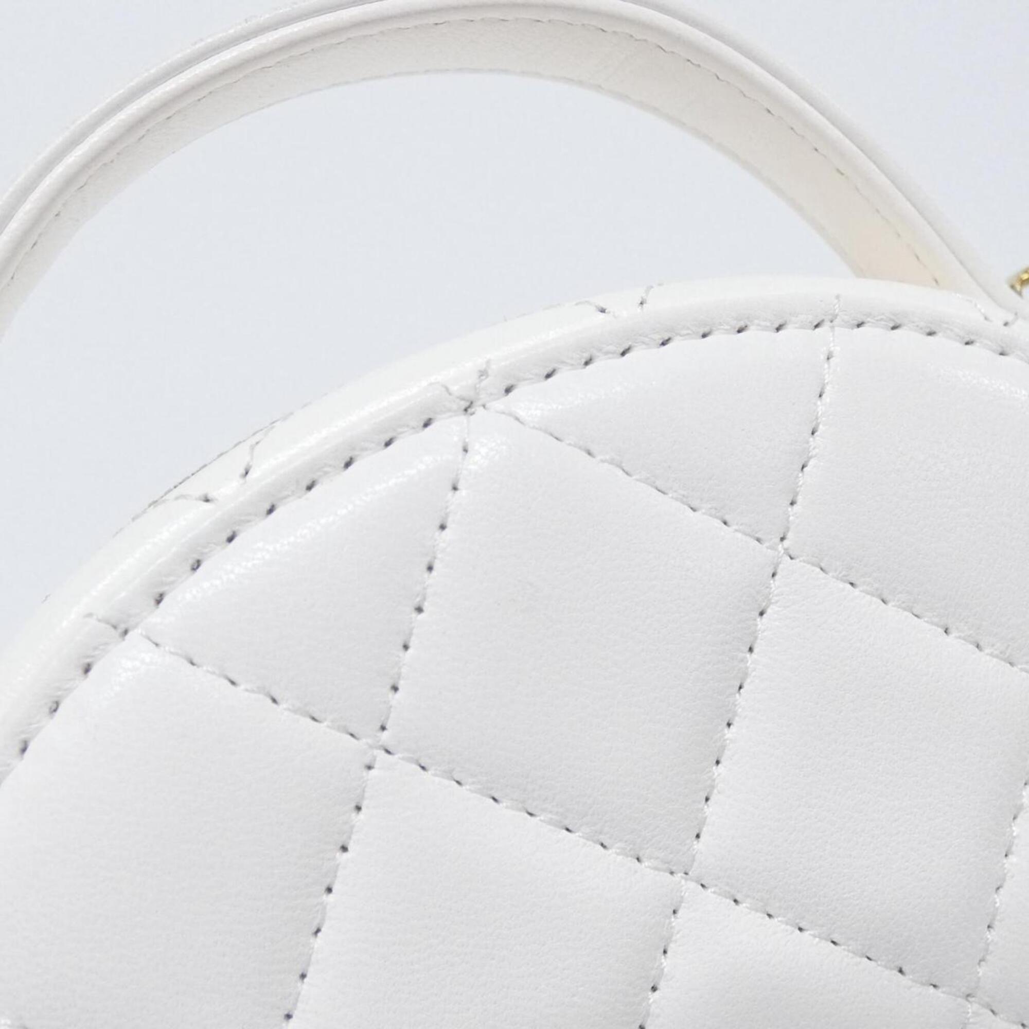 Chanel White Leather Shoulder Bag (Pre-Owned)