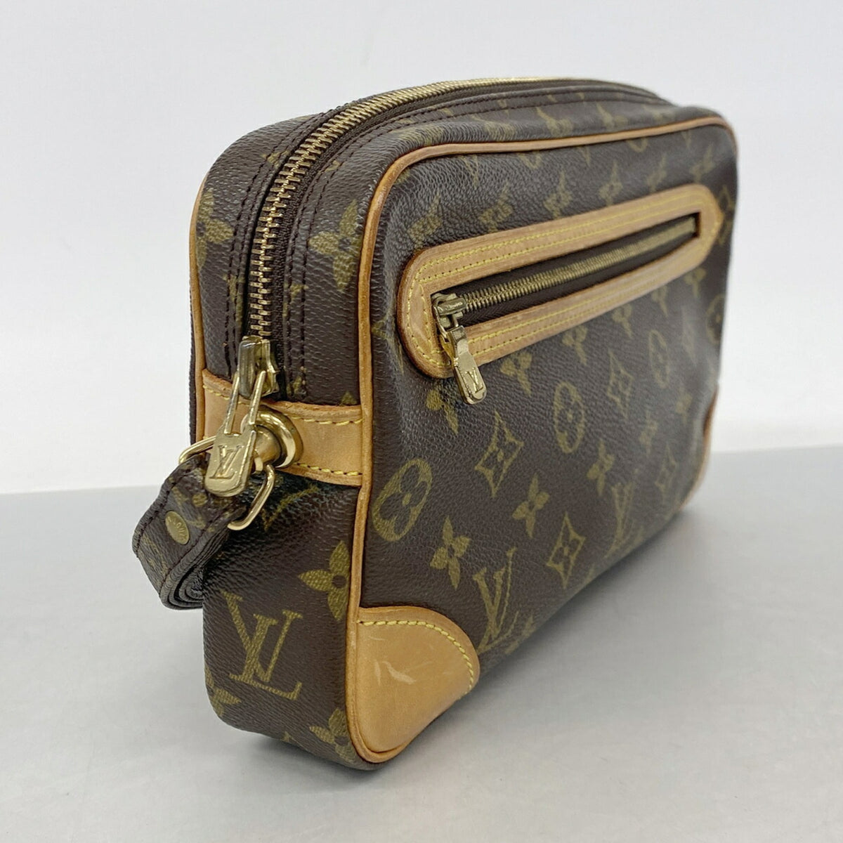 Louis Vuitton Brown Clutch Bag (Pre-Owned)