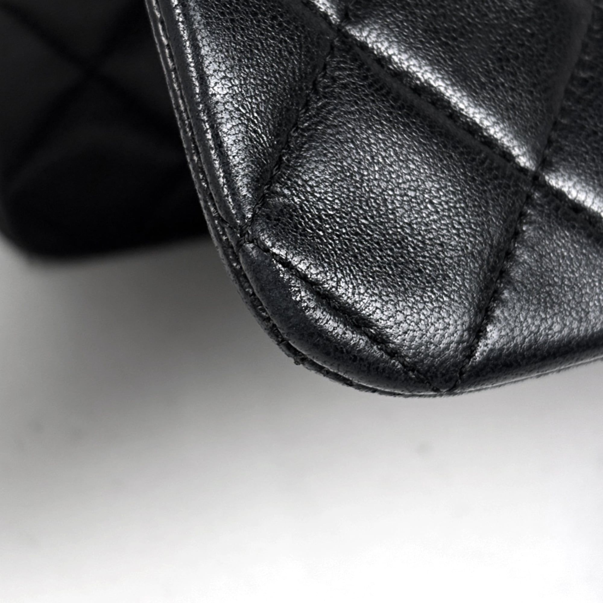 Chanel Matelasse Black Leather Shoulder Bag (Pre-Owned)