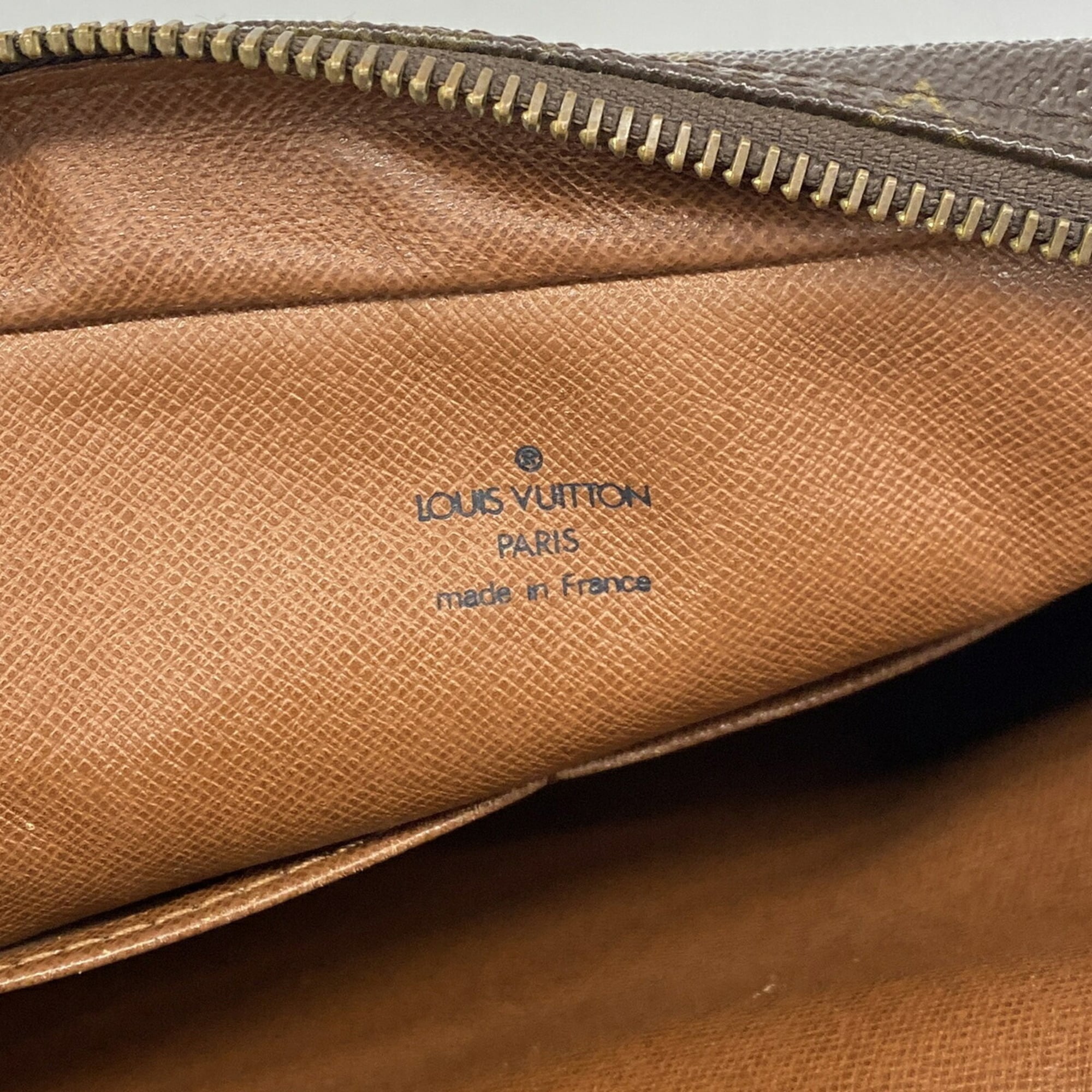 Louis Vuitton Brown Clutch Bag (Pre-Owned)