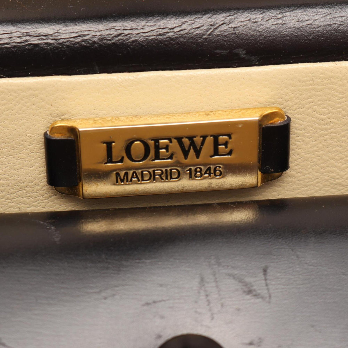 Loewe Black Leather Handbag (Pre-Owned)