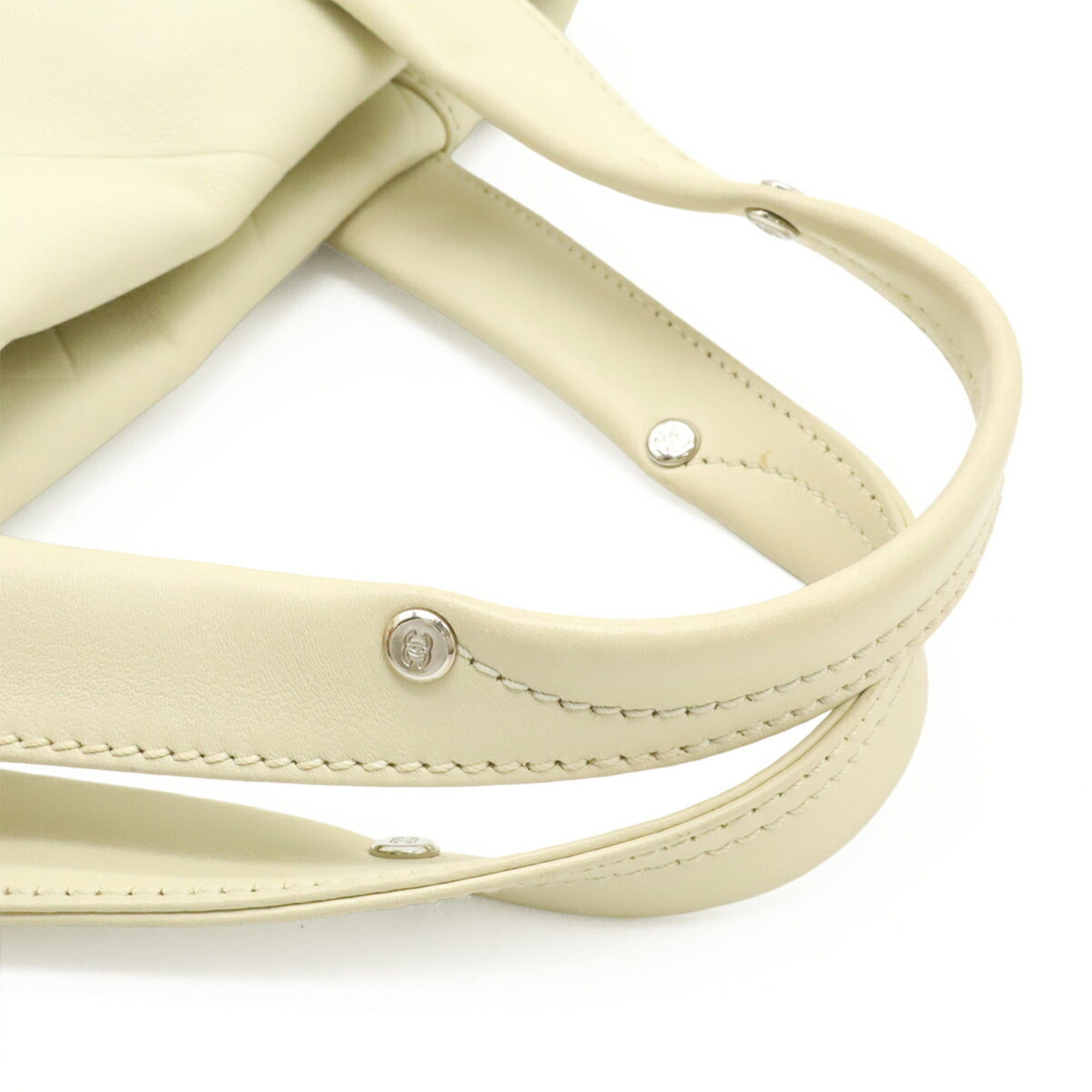 Chanel Ivory Leather Handbag Tote Bag (Pre-Owned)