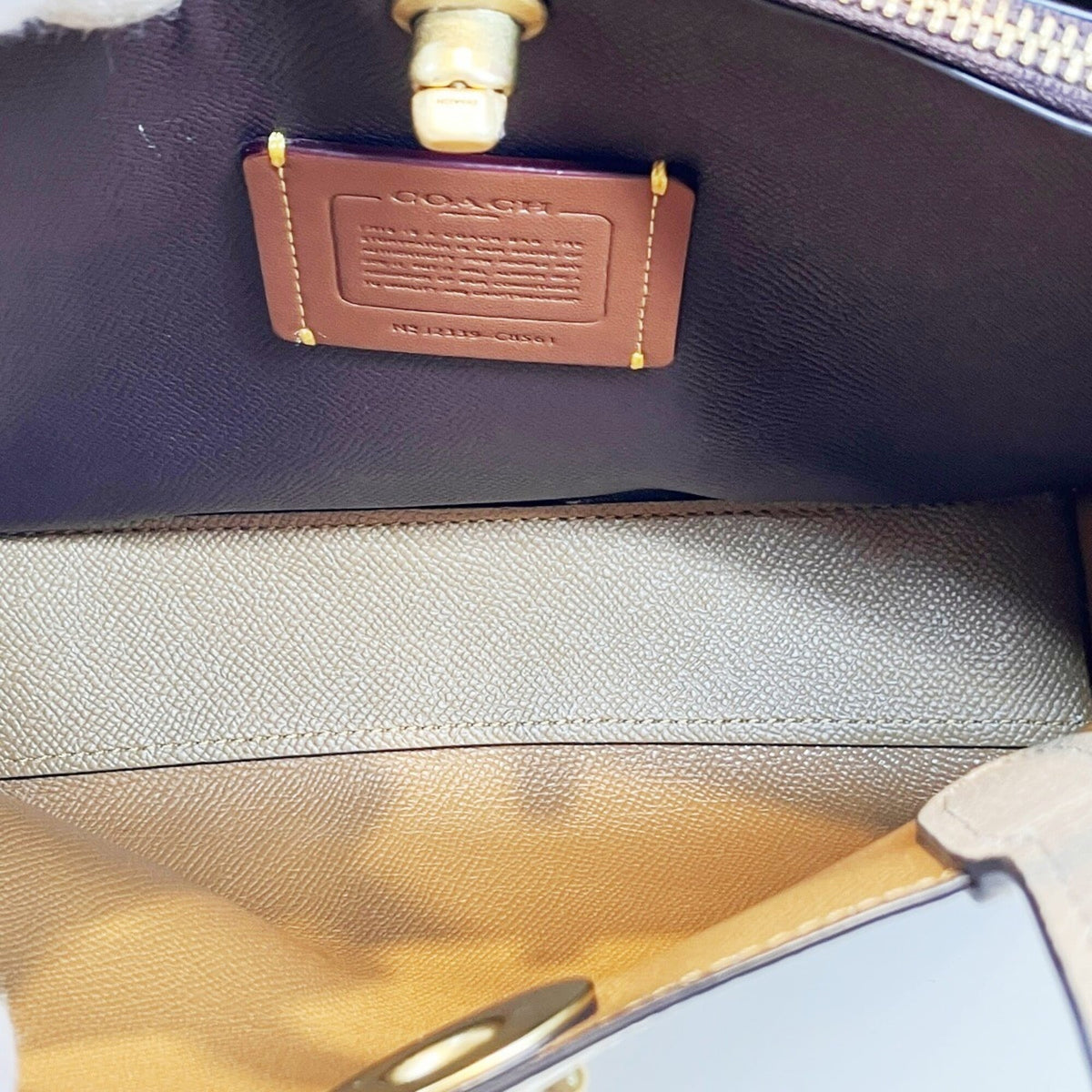 Coach White Leather Handbag (Pre-Owned)