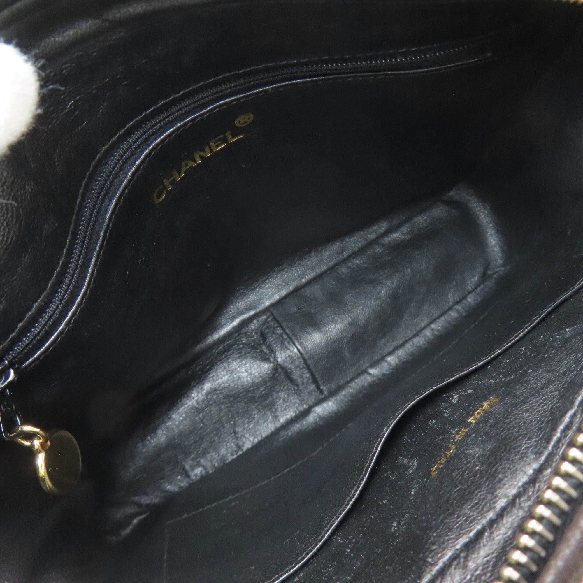 Chanel Black Leather Shoulder Bag (Pre-Owned)