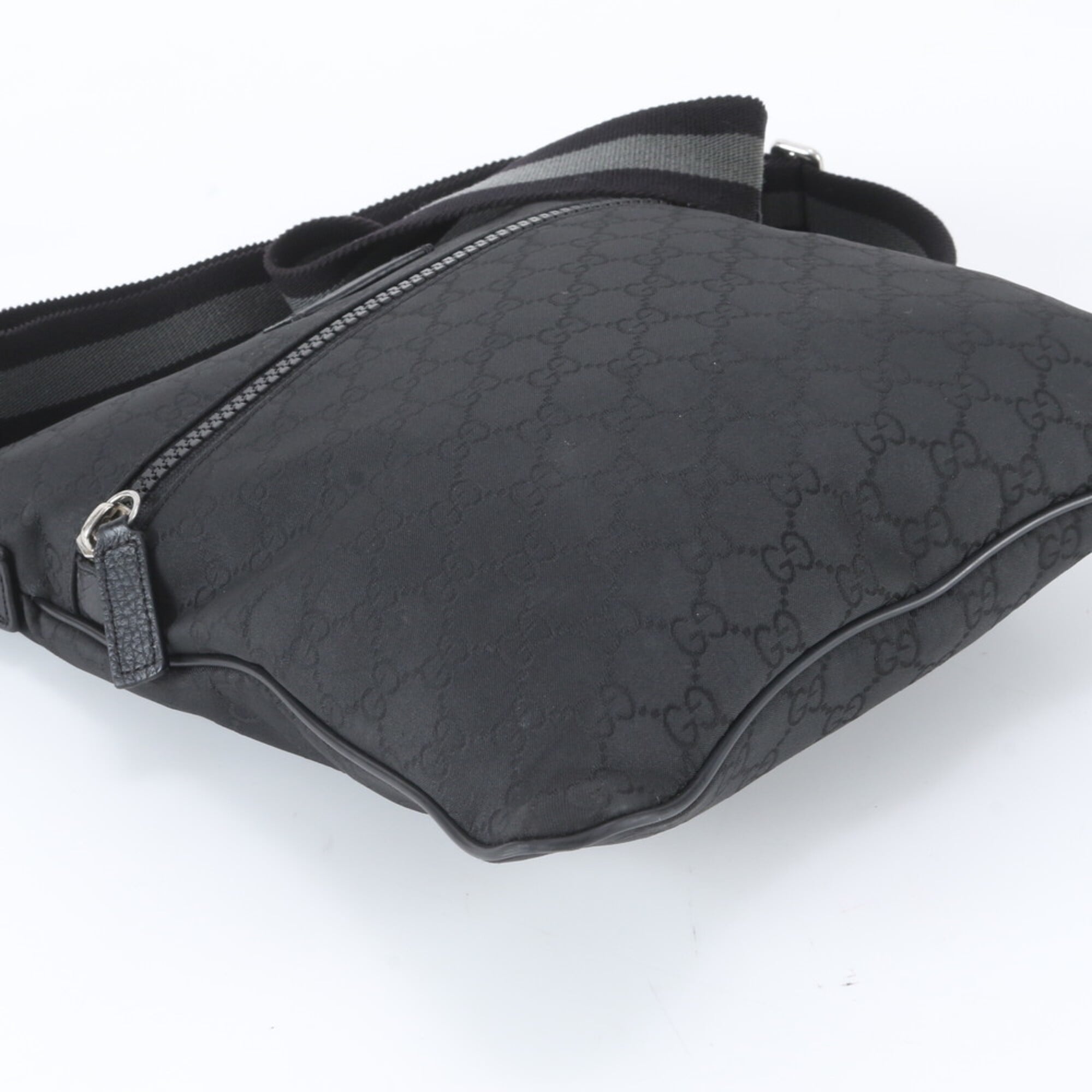 Gucci Black Leather Nylon Messenger Bag Shoulder Bag (Pre-Owned)