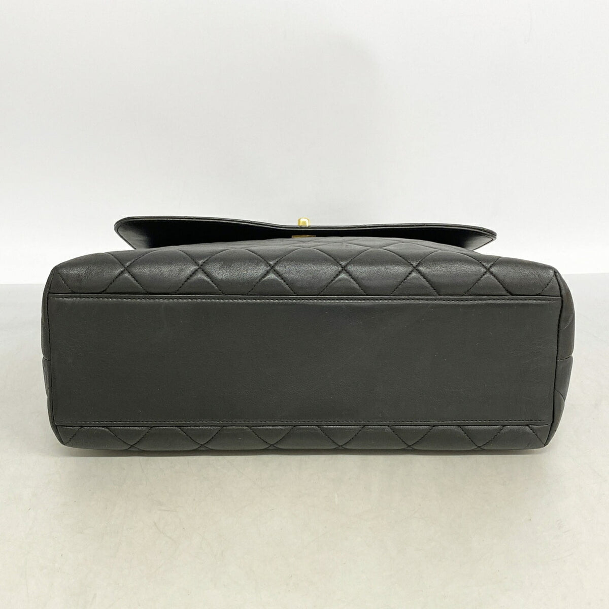 Chanel Black Leather Handbag (Pre-Owned)