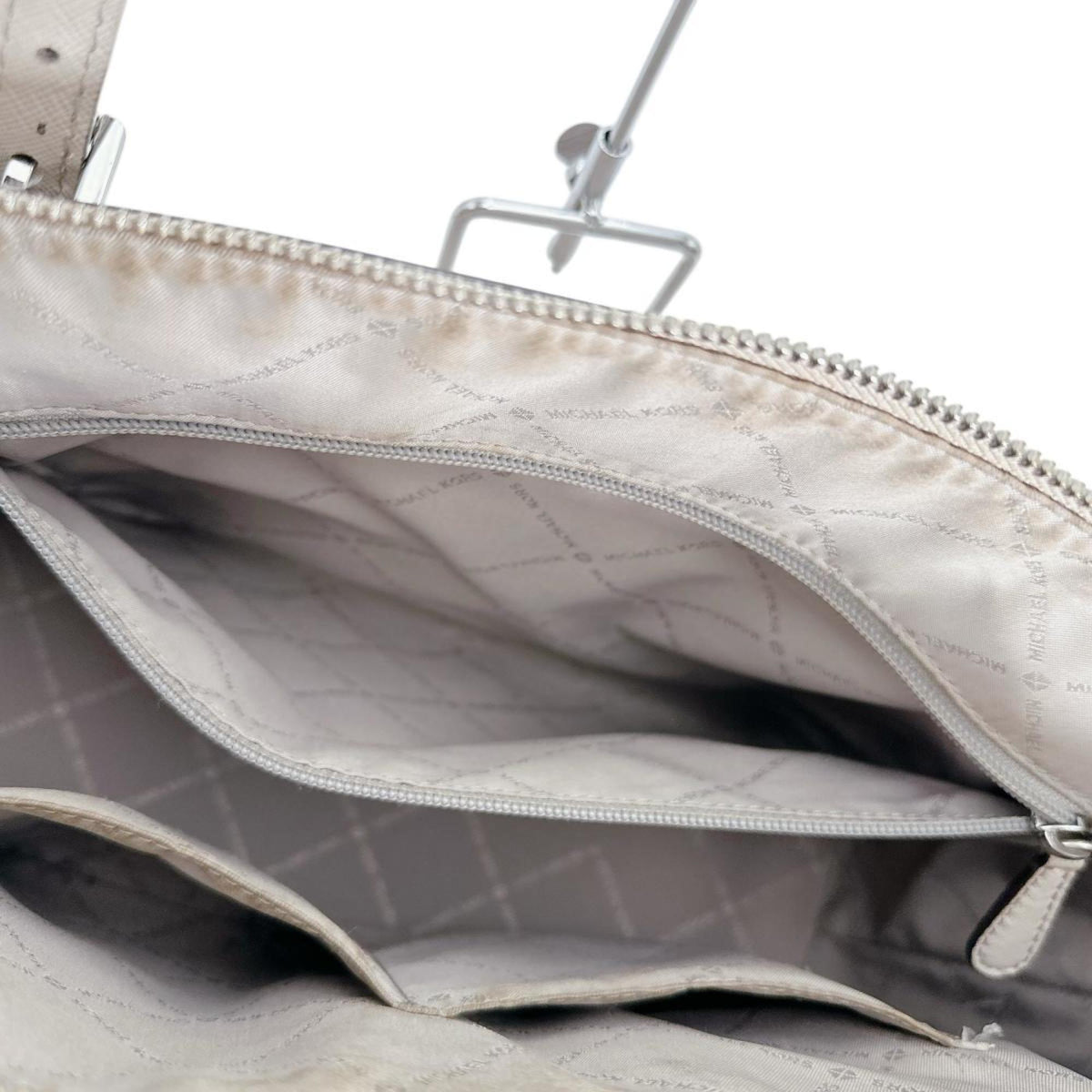 Michael Kors Gray Leather Handbag Tote Bag (Pre-Owned)