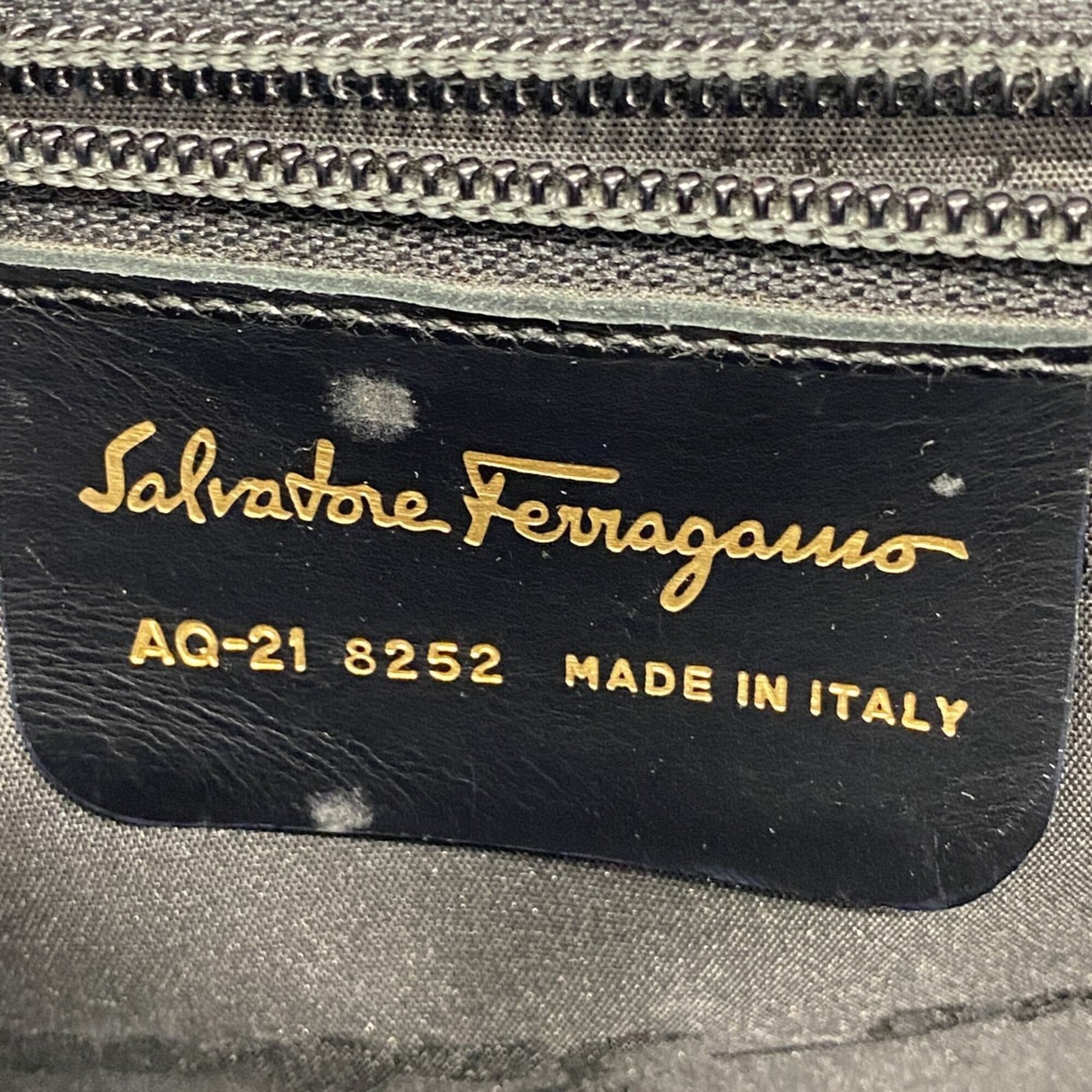 Salvatore Ferragamo Black Leather Handbag (Pre-Owned)