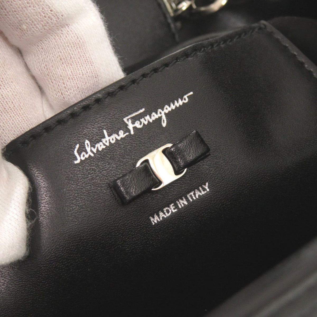 Salvatore Ferragamo Black Leather Handbag Shoulder Bag (Pre-Owned)