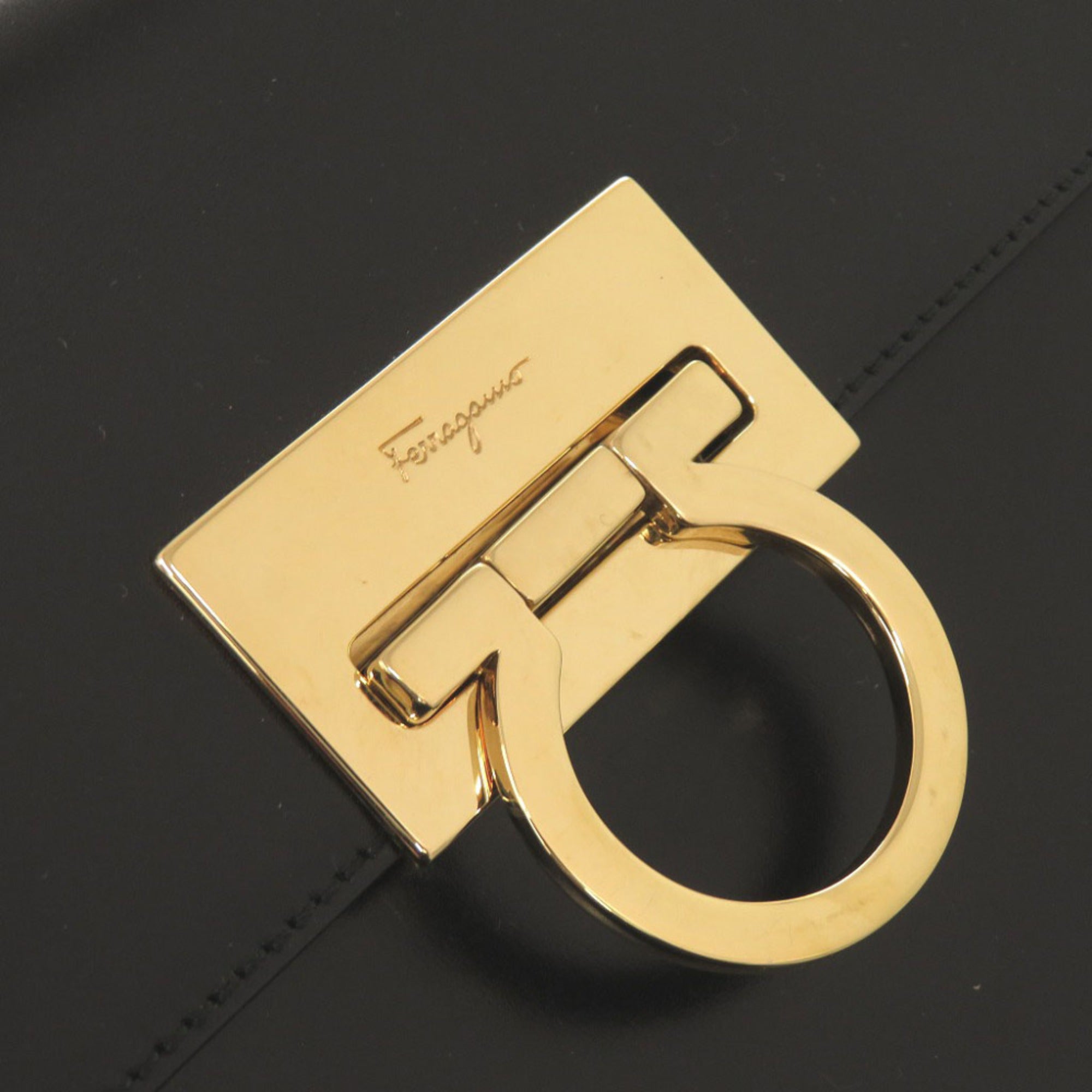 Salvatore Ferragamo Black Leather Handbag (Pre-Owned)