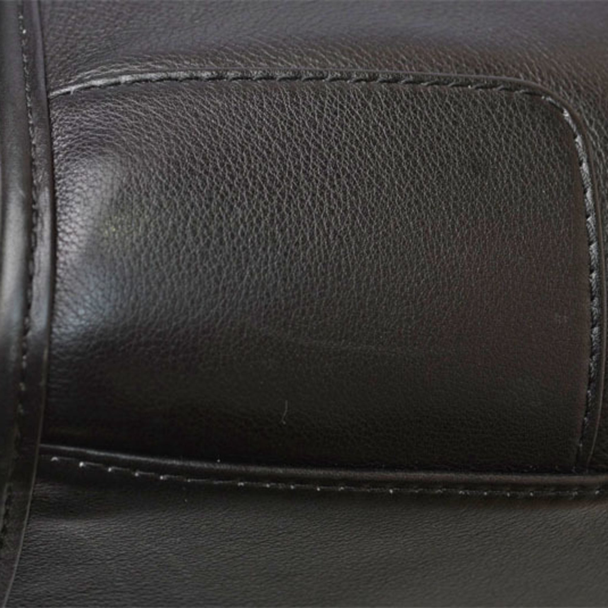 Loewe Black Leather Shoulder Bag (Pre-Owned)