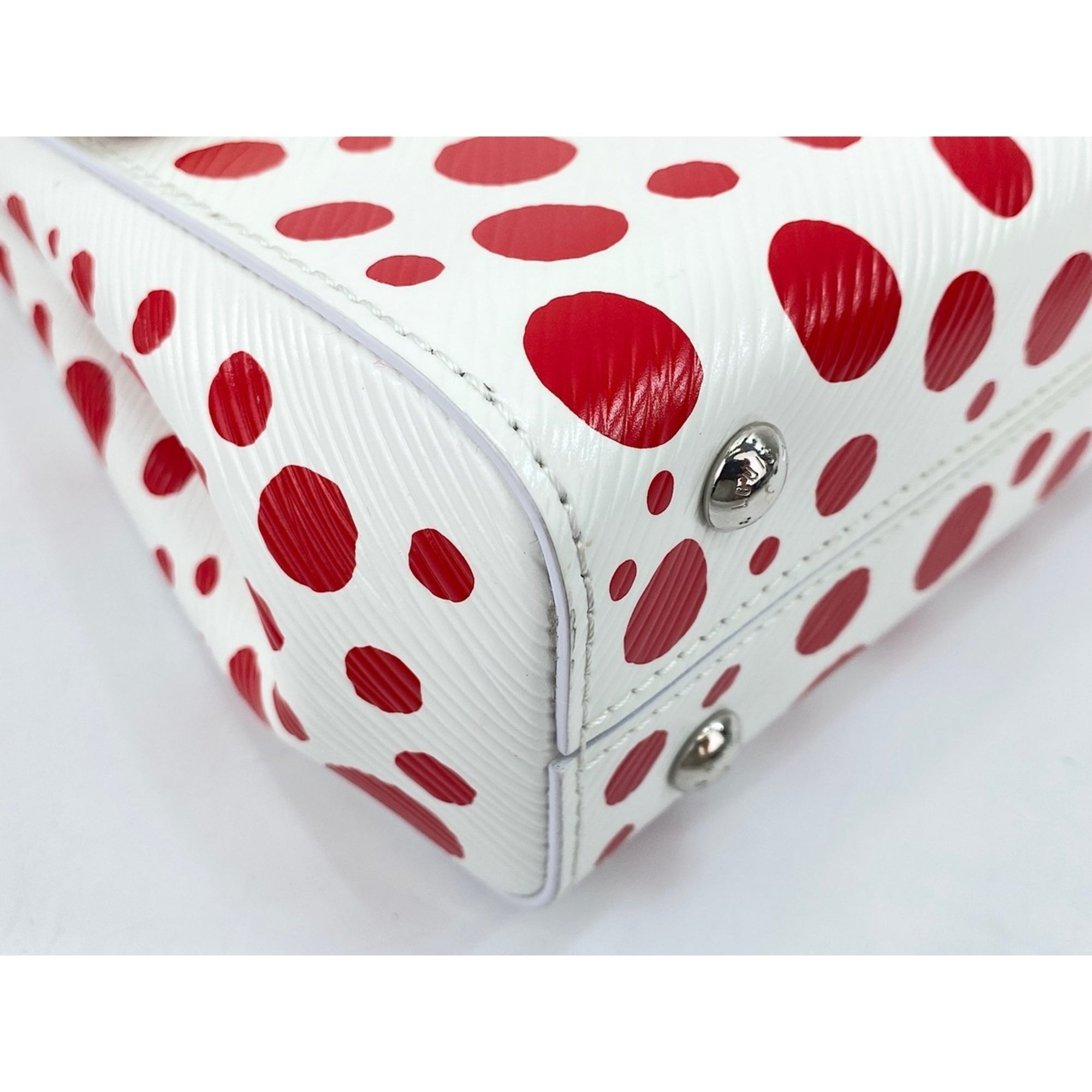 Louis Vuitton White Handbag (Pre-Owned)