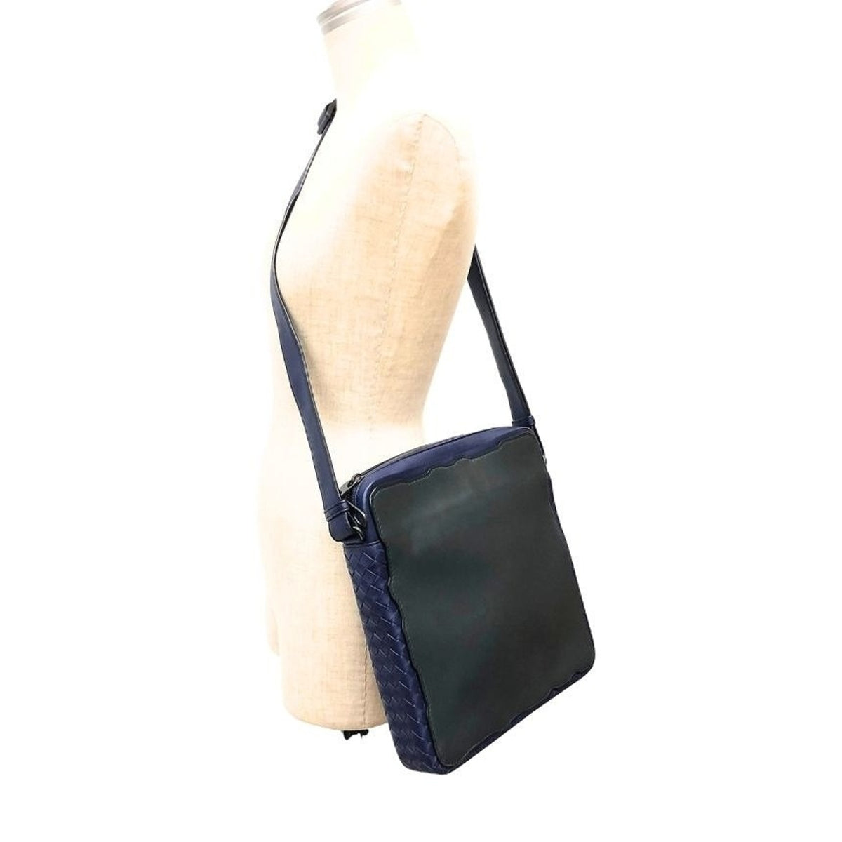 Bottega Veneta Gray Navy Leather Shoulder Bag (Pre-Owned)