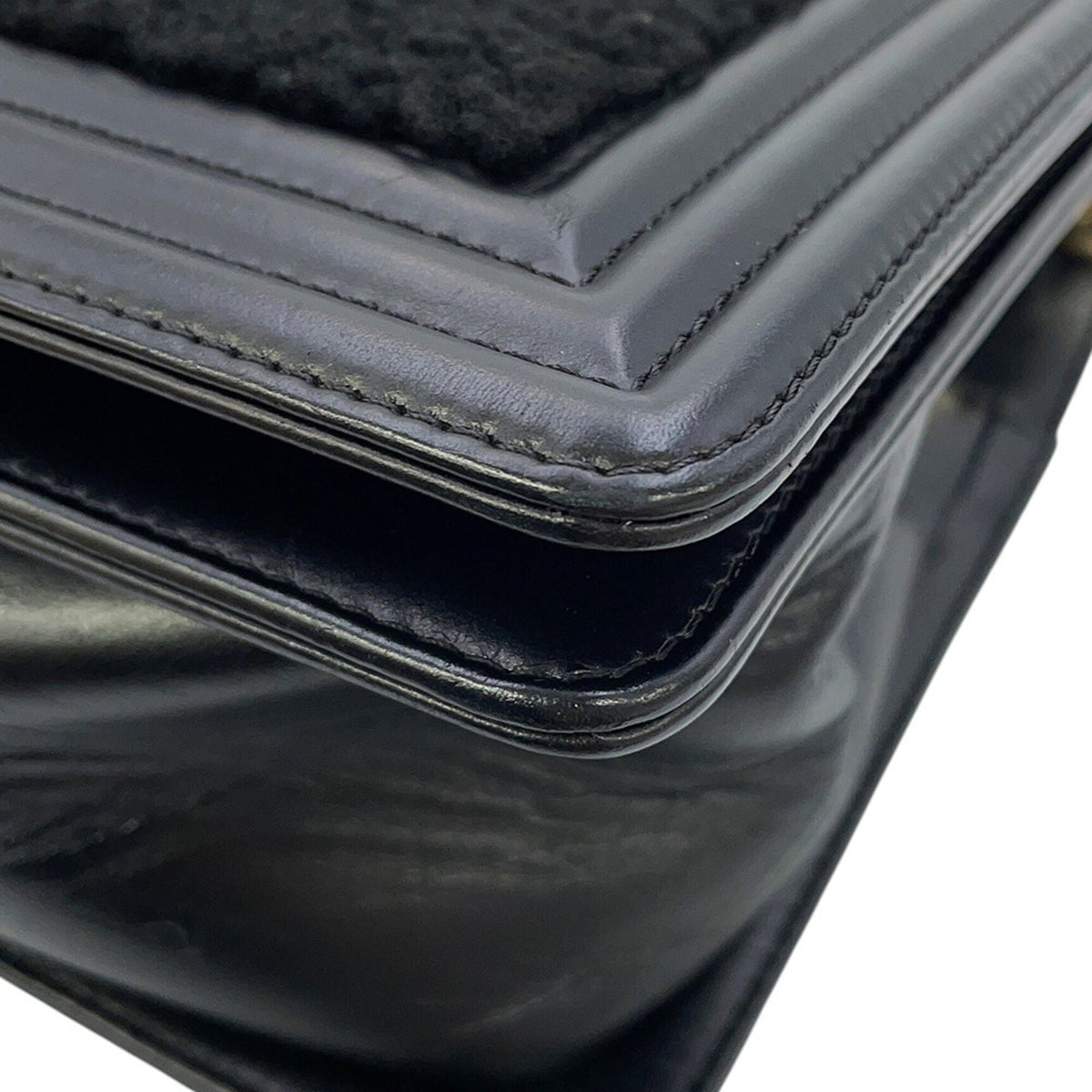 Chanel Boy Chanel Black Leather Handbag Shoulder Bag (Pre-Owned)