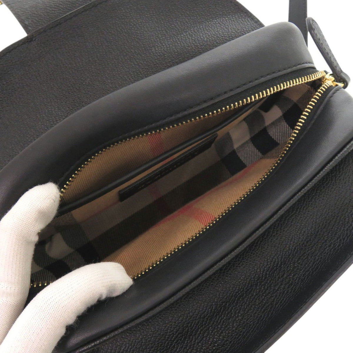 Burberry Black Leather Shoulder Bag (Pre-Owned)