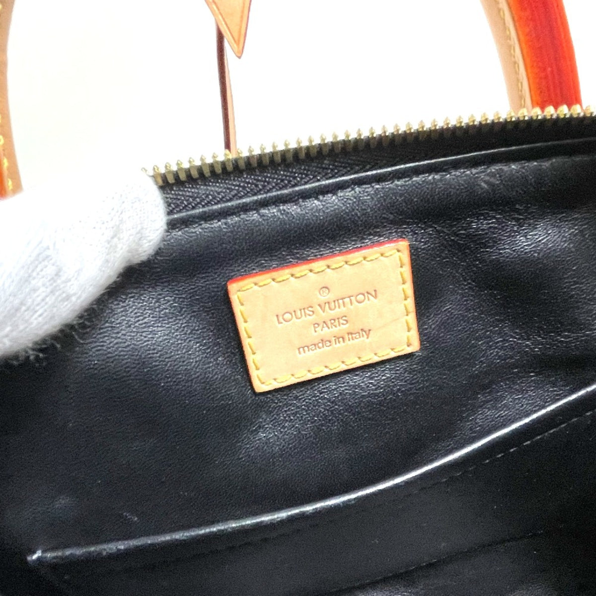 Louis Vuitton Black Leather Handbag (Pre-Owned)