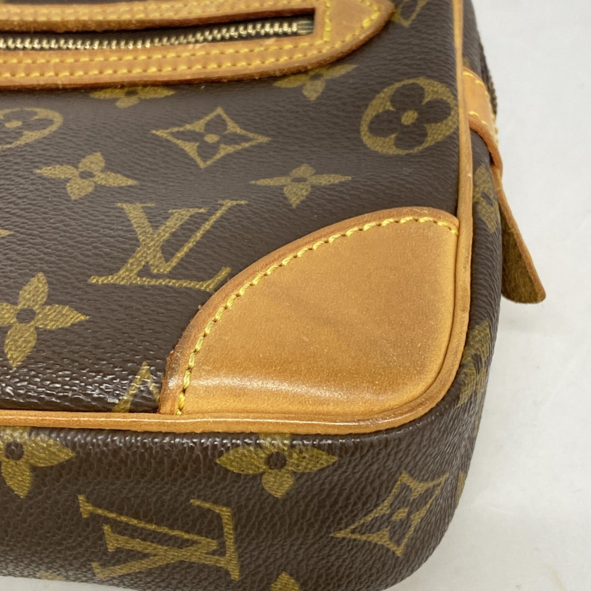 Louis Vuitton Brown Clutch Bag (Pre-Owned)