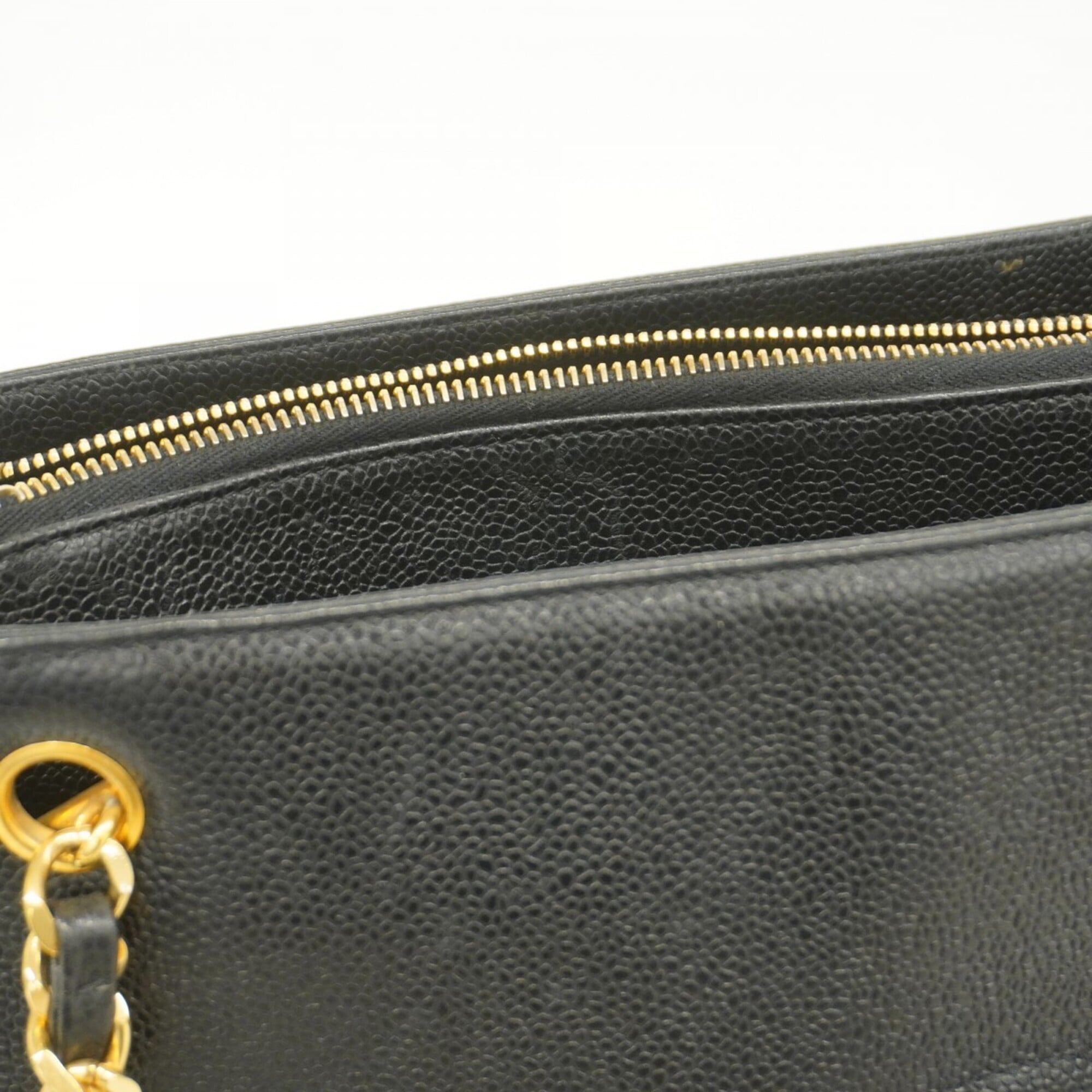 Chanel Black Grained Calfskin Shoulder Bag (Pre-Owned)