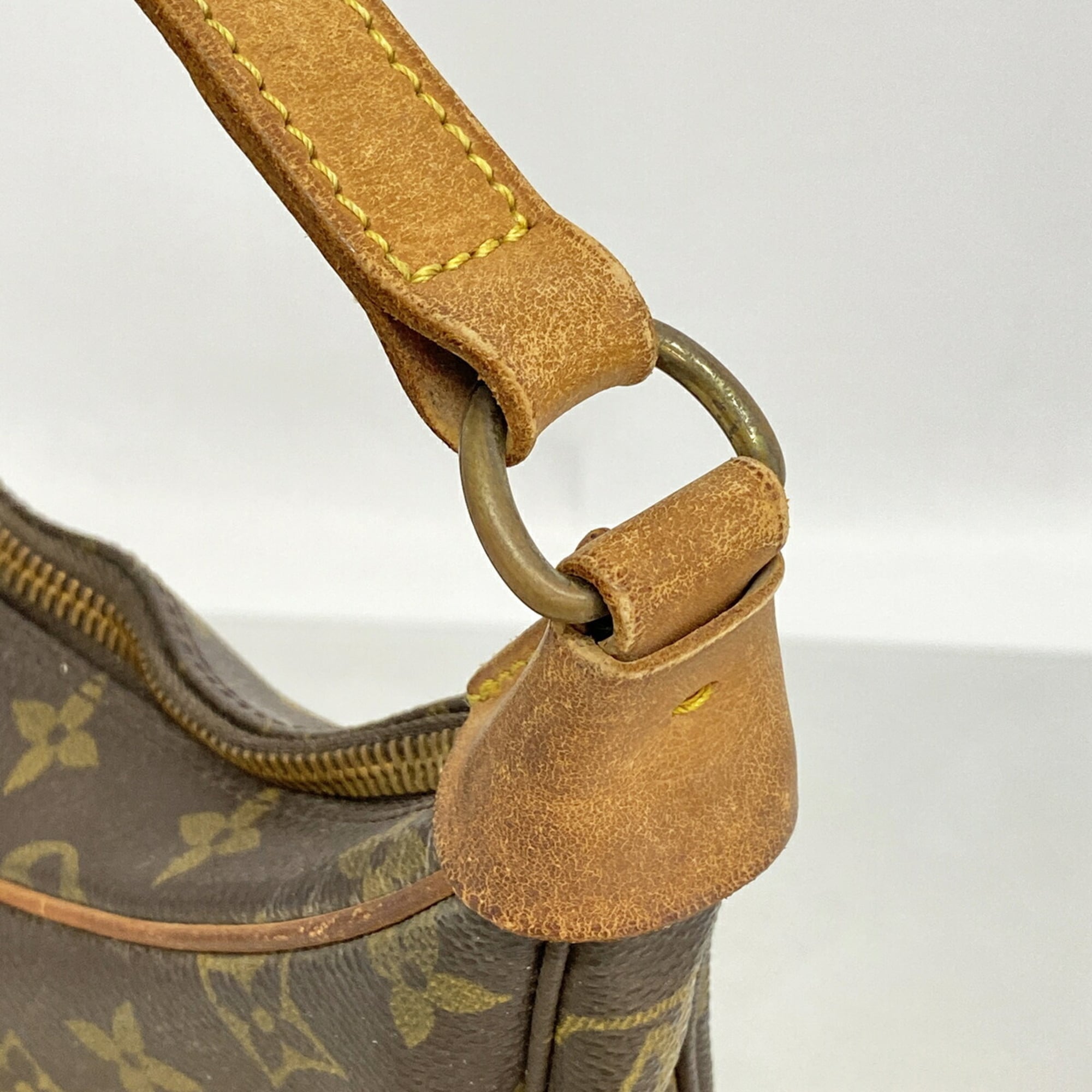 Louis Vuitton Brown Shoulder Bag (Pre-Owned)