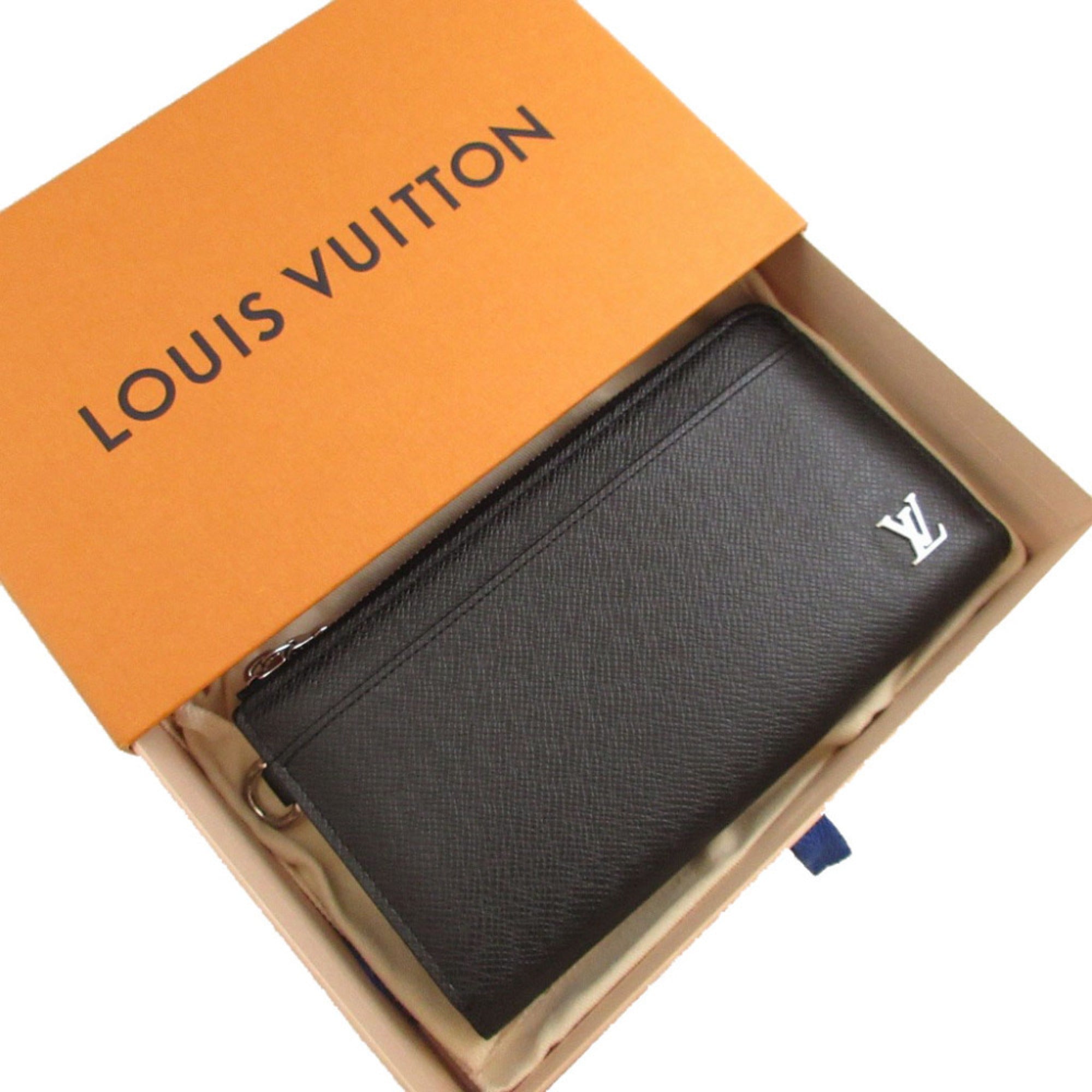Louis Vuitton Black Taiga Leather Long Wallet (Bi-Fold) (Pre-Owned)