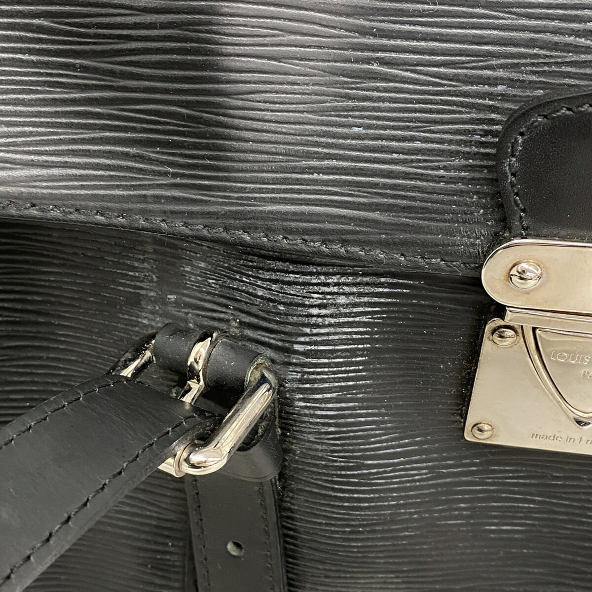 Louis Vuitton Noir Handbag (Pre-Owned)
