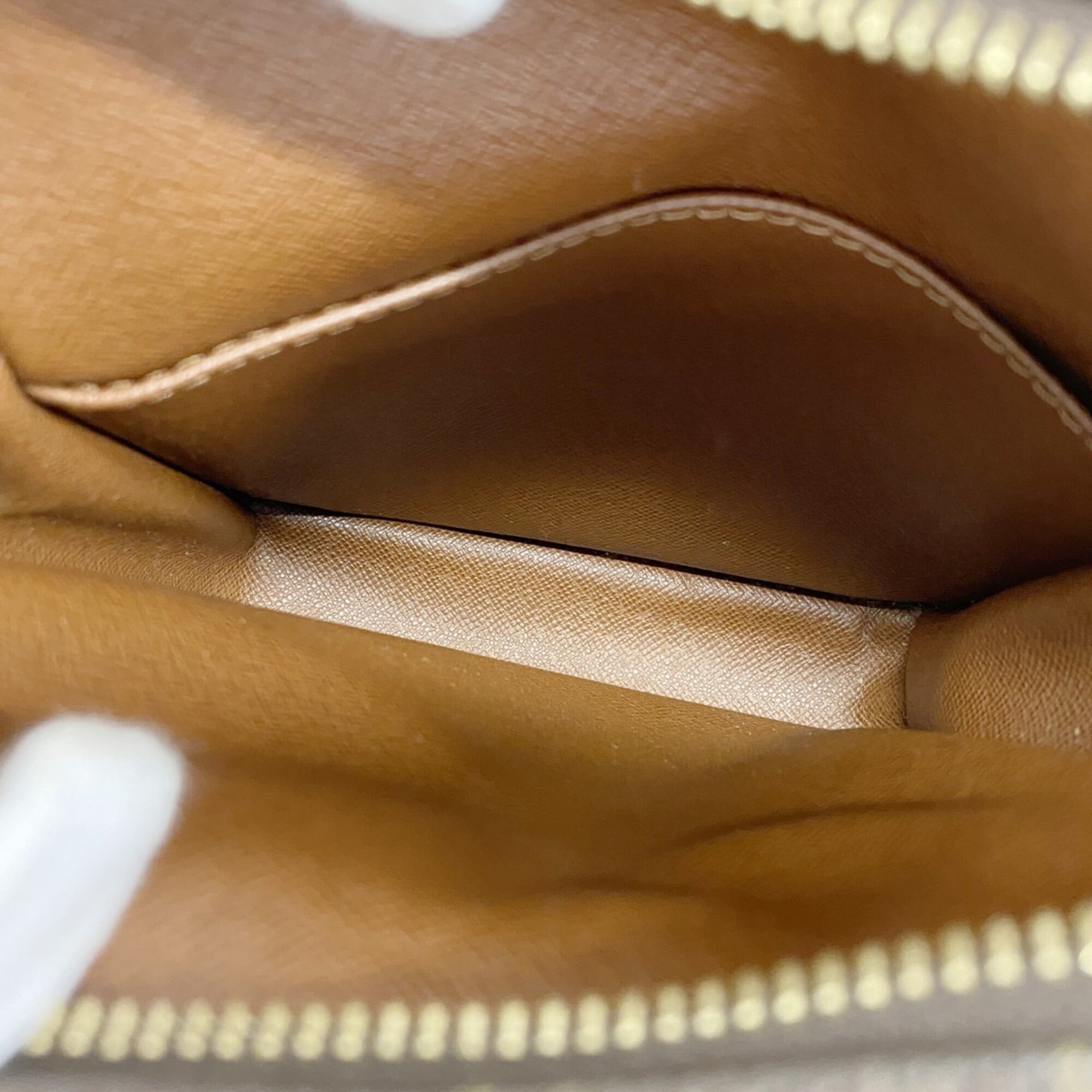 Louis Vuitton Brown Shoulder Bag (Pre-Owned)