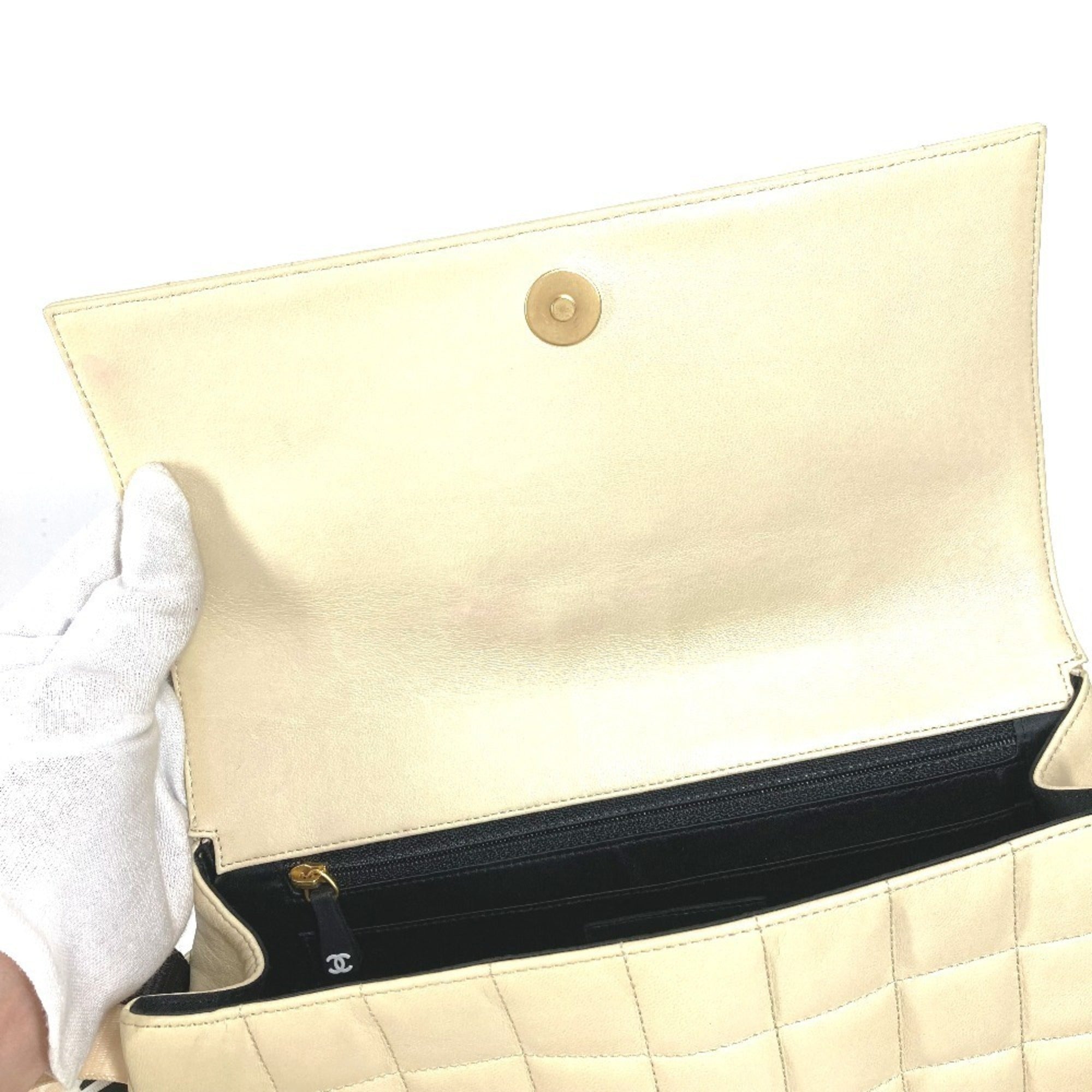 Chanel Chocolate Bar Black White Leather Pochette Shoulder Bag (Pre-Owned)