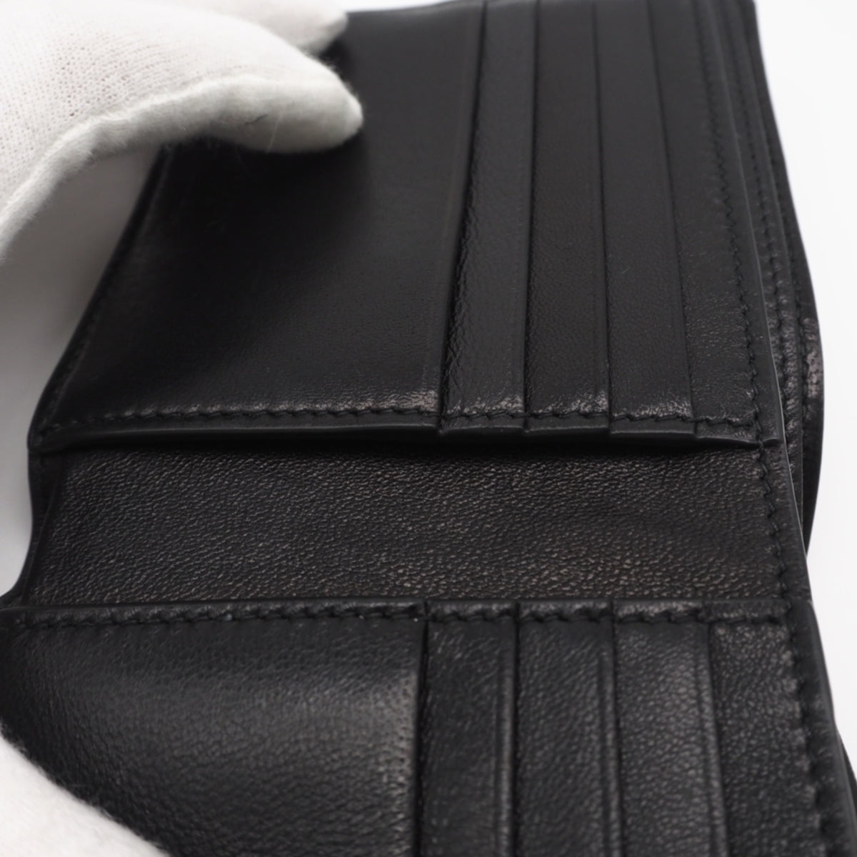 Yves Saint Laurent Black Leather Wallet (Bi-Fold) (Pre-Owned)
