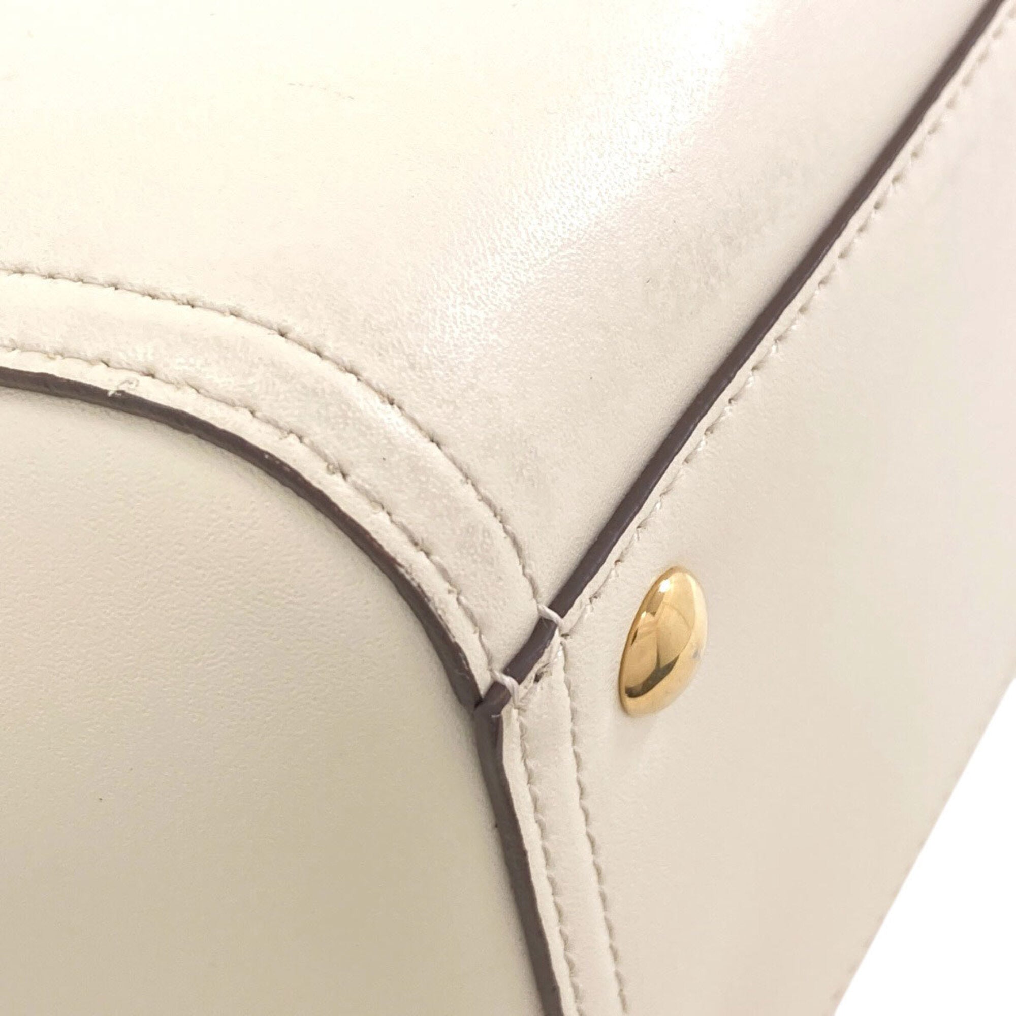 Salvatore Ferragamo White Leather Handbag (Pre-Owned)