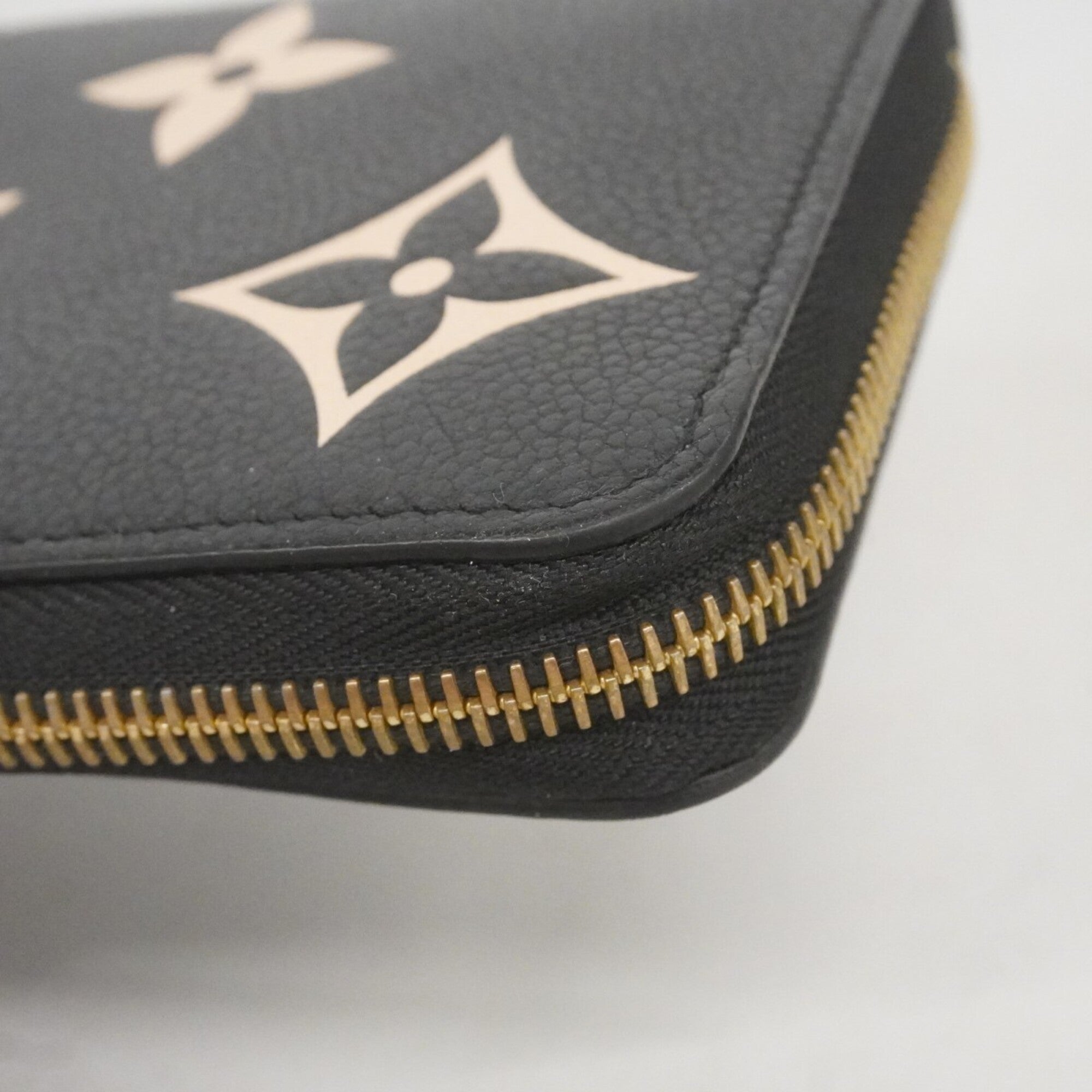 Louis Vuitton Beige Black Long Wallet (Bi-Fold) (Pre-Owned)